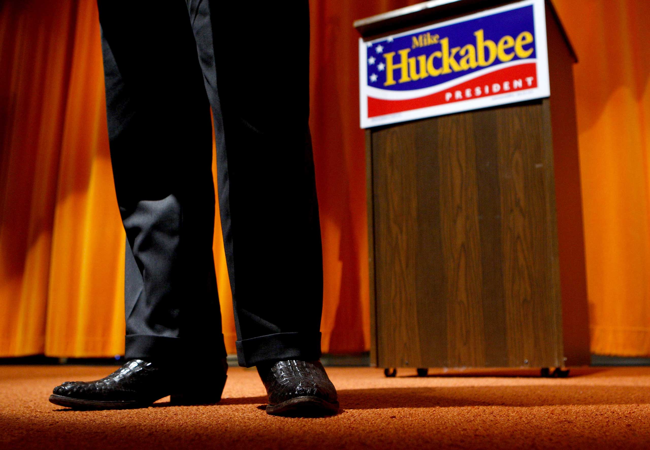 Former Arkansas Gov. Mike Huckabee also goes for the look.