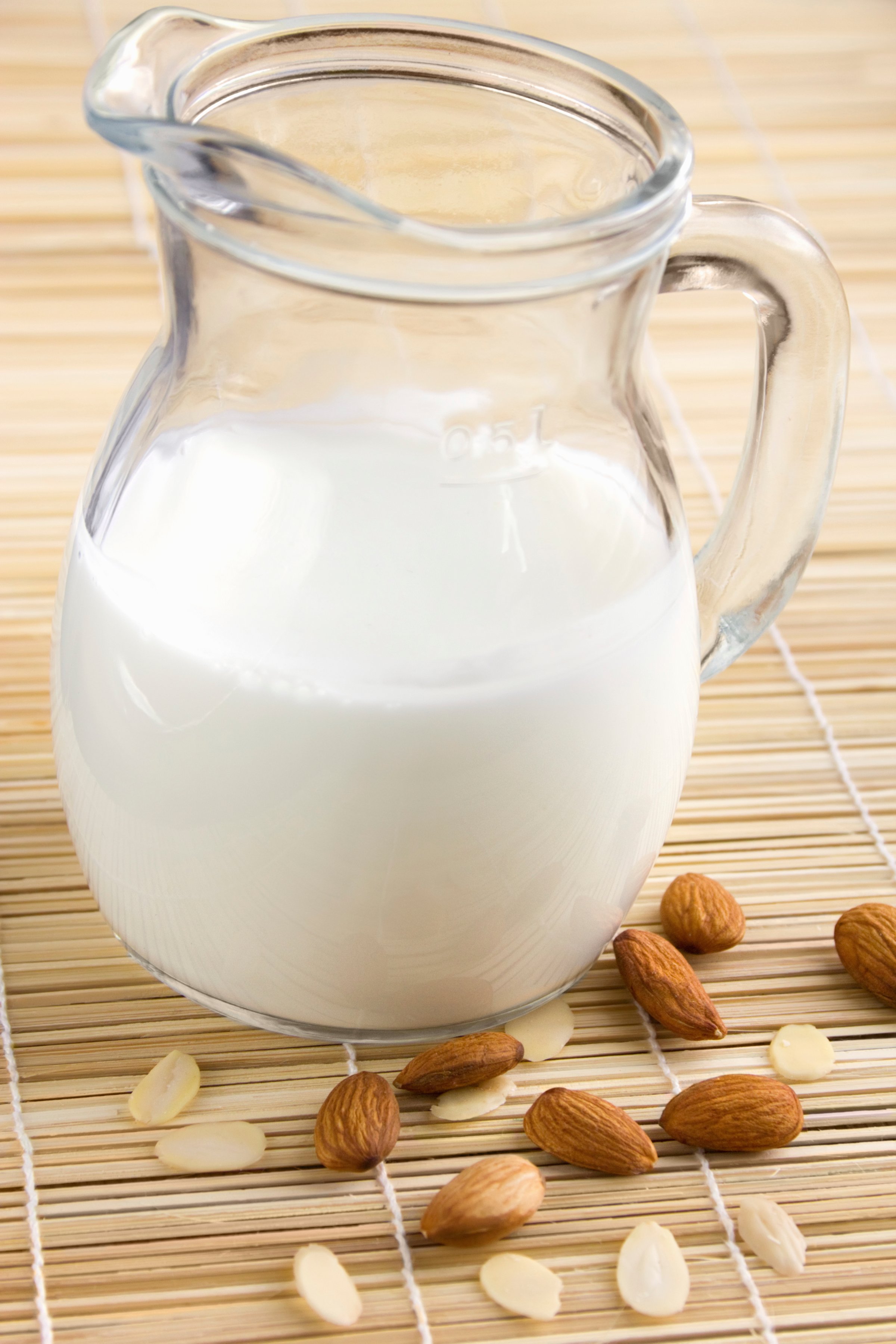 milk-with-nuts