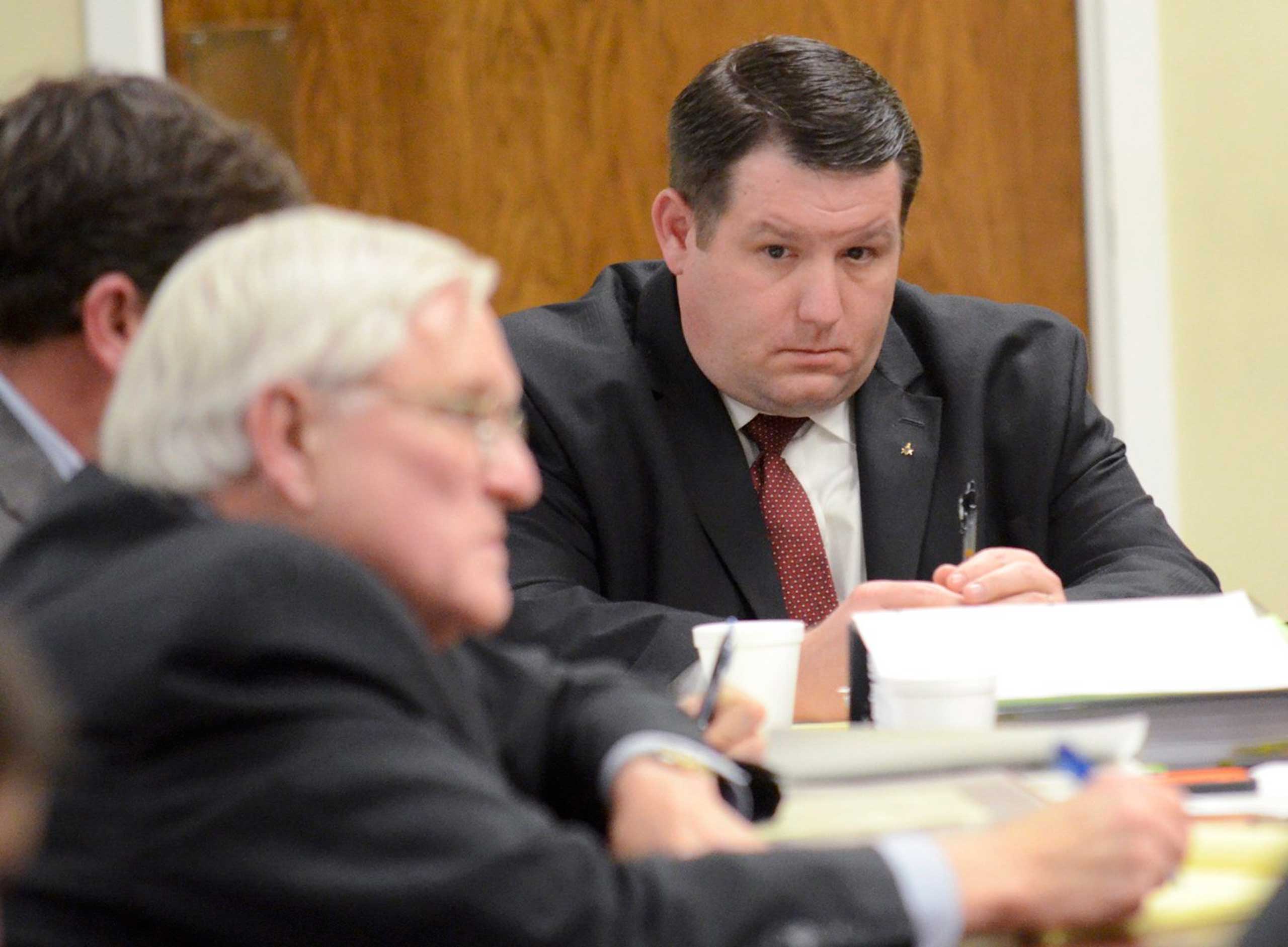 Former Eutawville Police Chief Richard Combs sits with lawyers on the second day of testimony in his trial for the murder of Bernard Bailey in Orangeburg, South Carolina, Jan. 8, 2015. (Reuters)