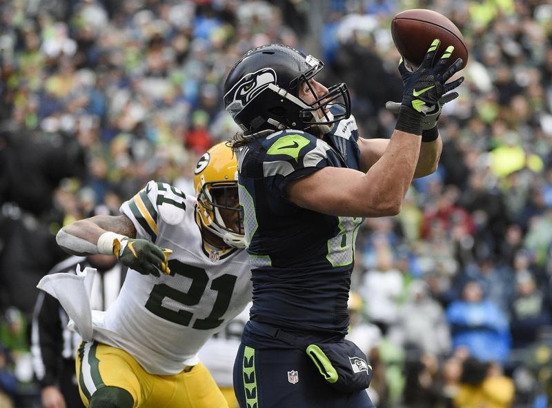 January 18, 2015; Seattle, WA, USA; Seattle Seahawks tight end Luke Willson (82) catches a pass for a two point conversion against the defense of Green Bay Packers free safety Ha Ha Clinton-Dix (21) during the second half in the NFC Championship game at CenturyLink Field. Mandatory Credit: Kyle Terada-USA TODAY Sports - RTR4LX3U (© USA Today Sports / Reuters)