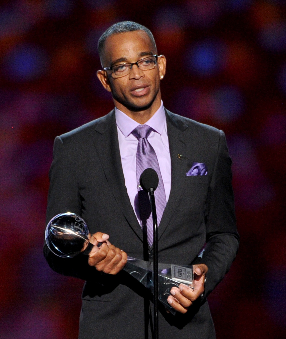 Stuart Scott accepts the 2014 Jimmy V Perseverance Award at the 2014 ESPYS in Los Angeles on July 16, 2014.
