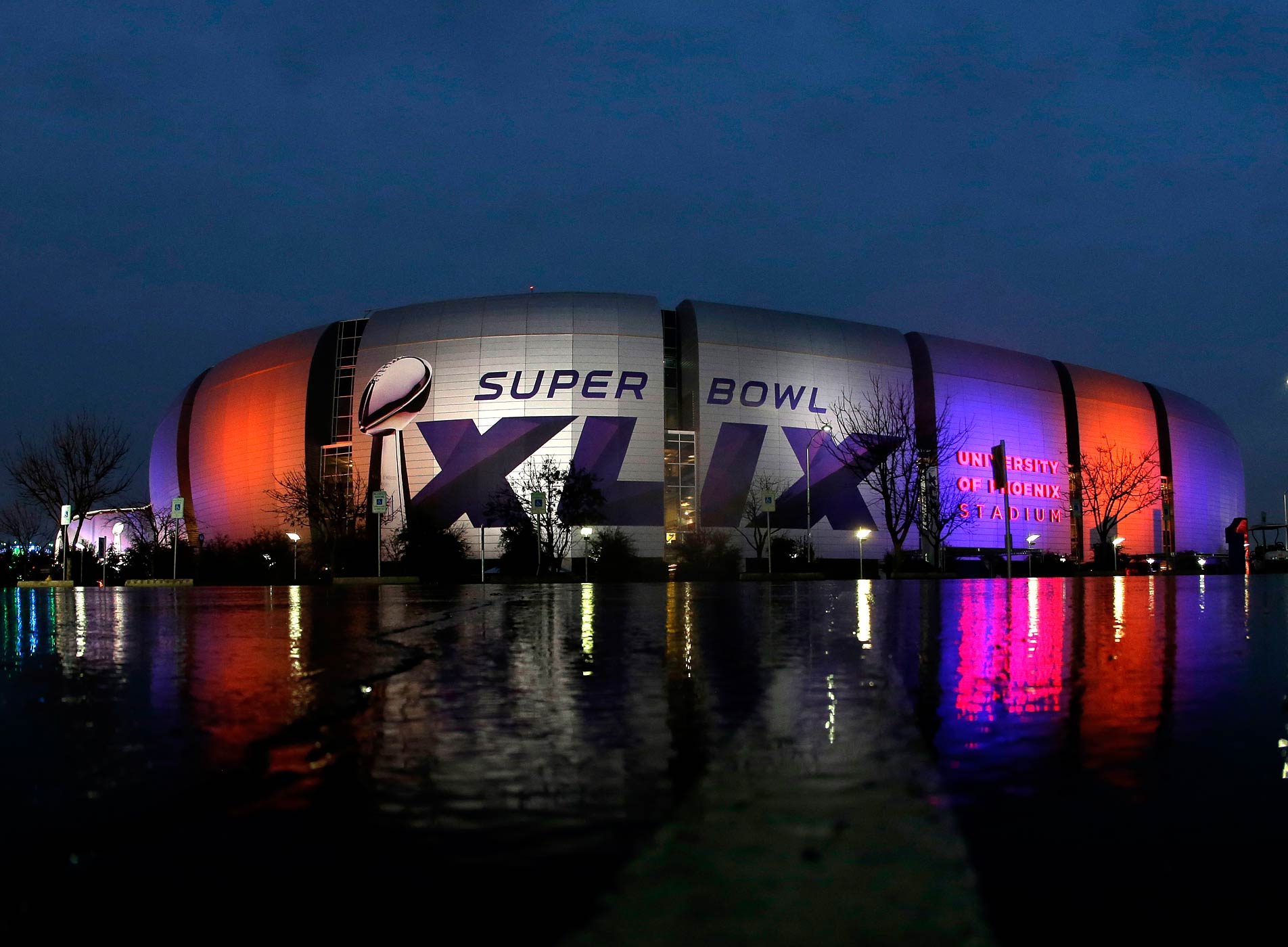 The University of Phoenix Stadium, host of Super Bowl XLIX, is seen on Jan. 29, 2015, in Glendale, Ariz. (Charlie Riedel—AP)