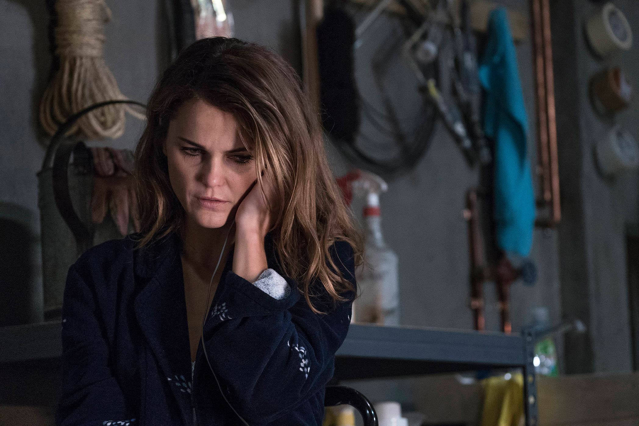 Keri Russell stars as Elizabeth Jennings in <i>The Americans</i> (Michael Parmelee—FX)