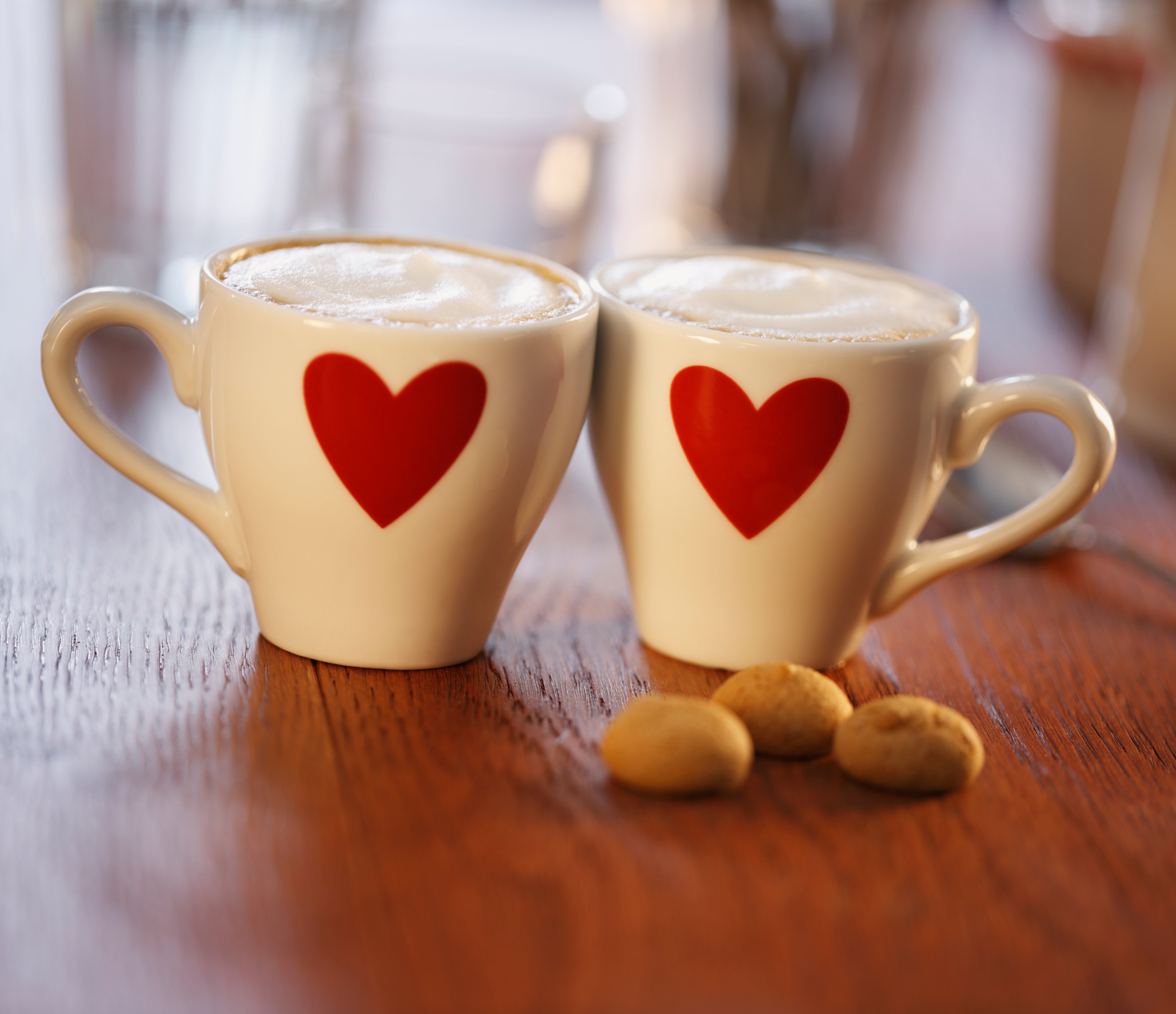 two-coffee-mugs-table