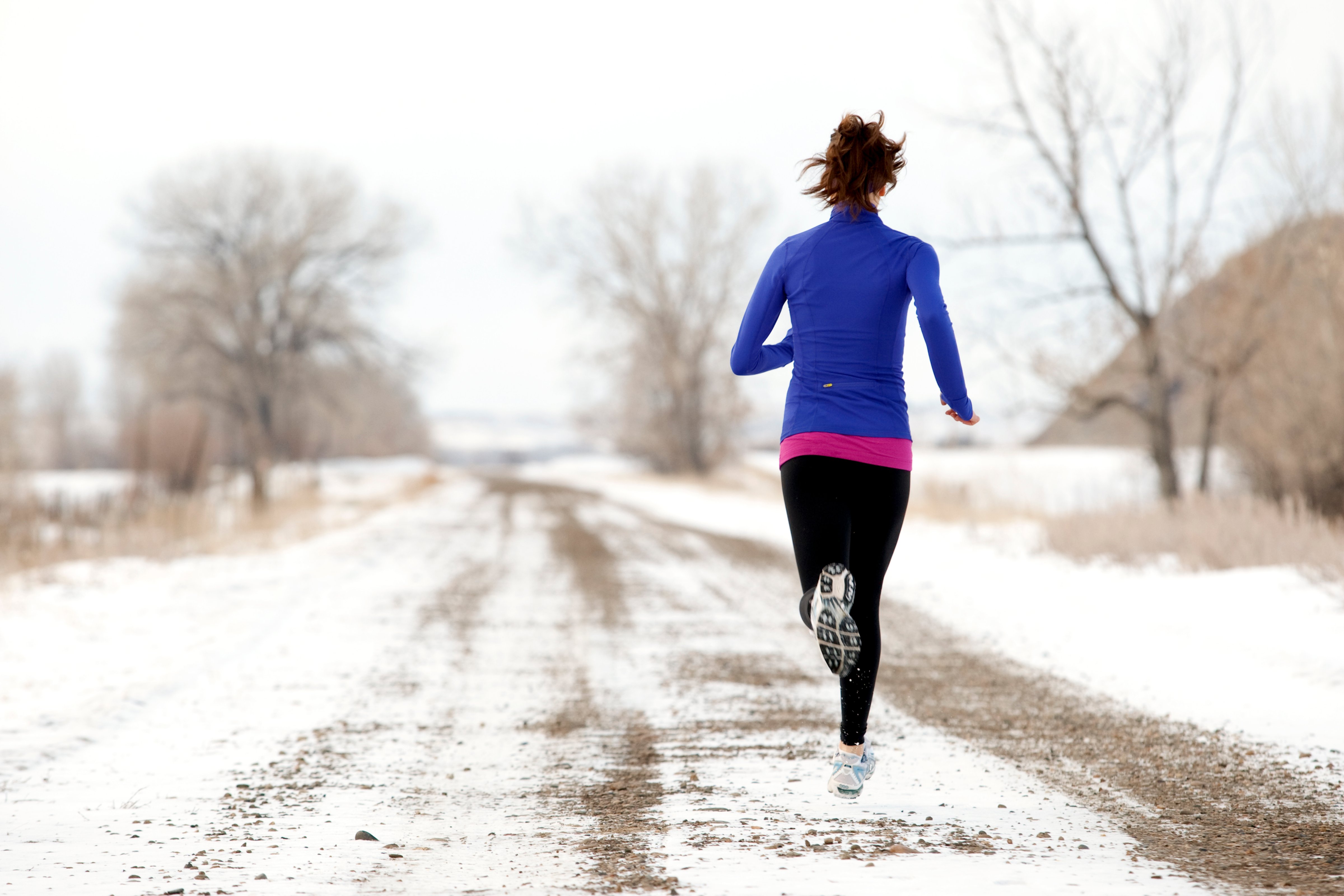 woman-exercise-outside-winter