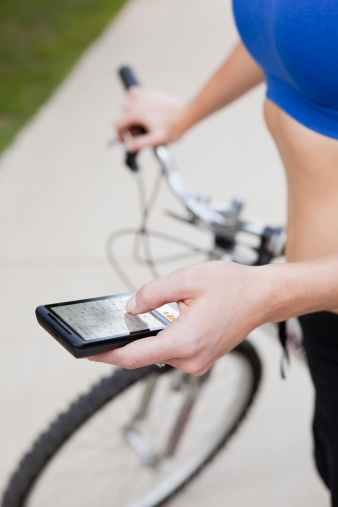 woman-cyclist-smartphone