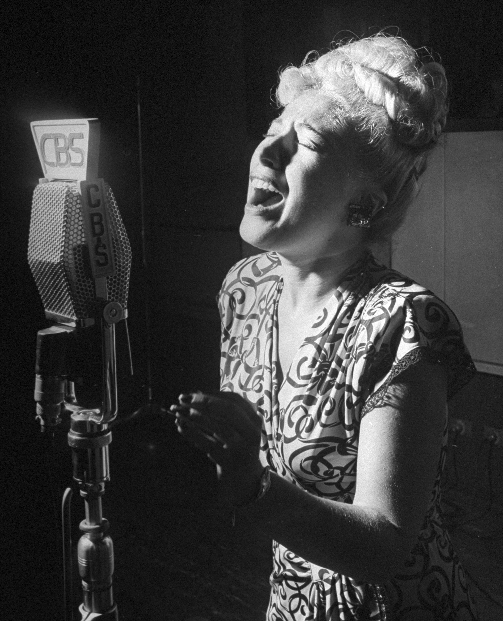 Singer Ruth Wayne performing on the "Talent Scouts" radio program, 1946.
