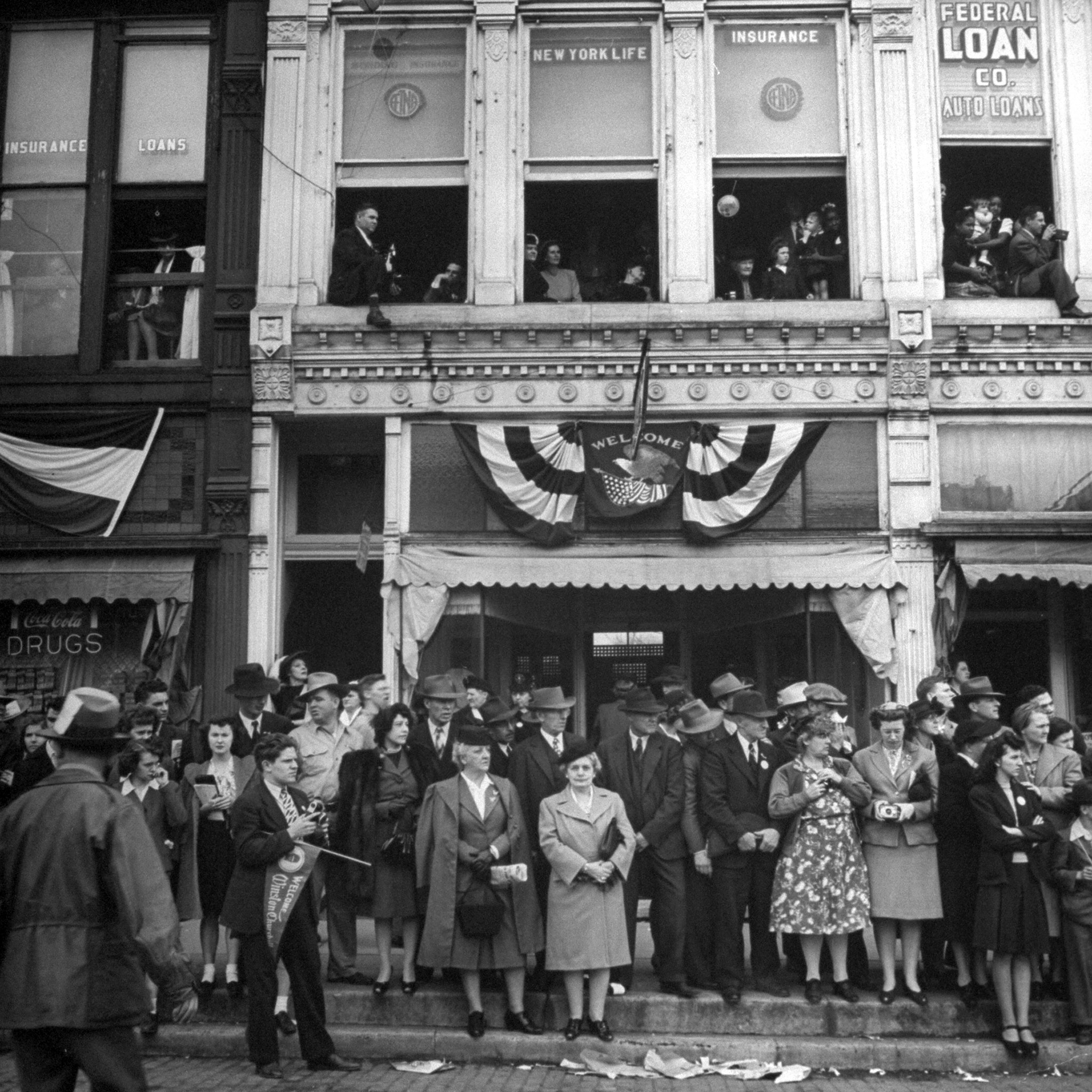 Crowds welcoming British Prime Minister Sir Winston Churchill, Missouri, 1946.