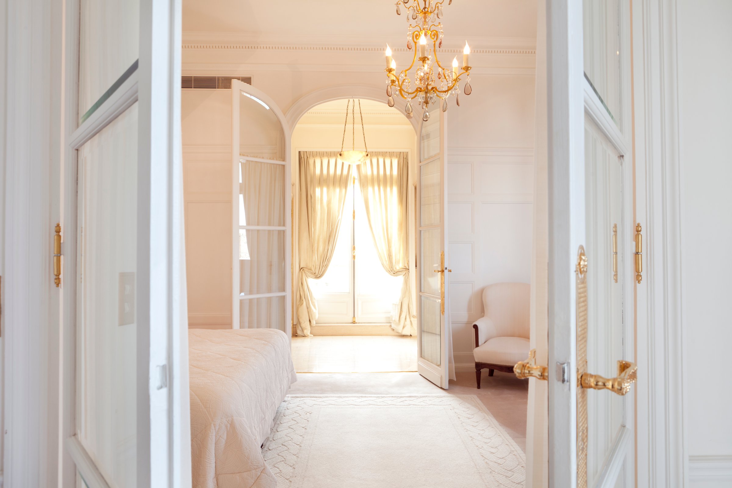 luxury-bedroom-suite