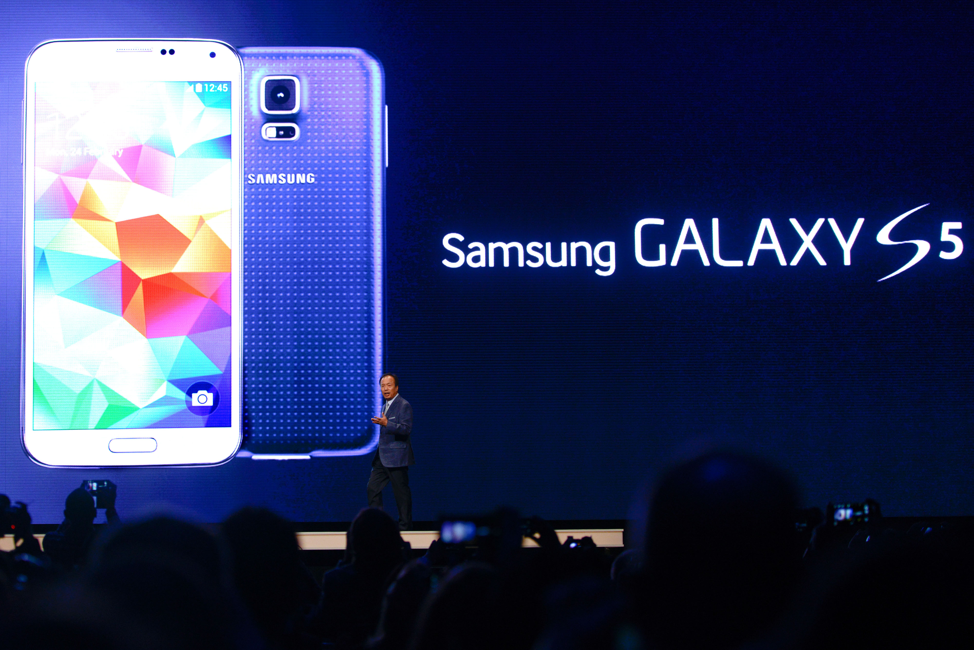 CEO and President of Samsung JK Shin walks on the stage to present the new Samsung Gear Fit and the new Samsung Galaxy S5 during the first day of the Mobile World Congress 2013 at Forum Complex on February 24, 2014 in Barcelona, Spain. (David Ramos&mdash;Getty Images)