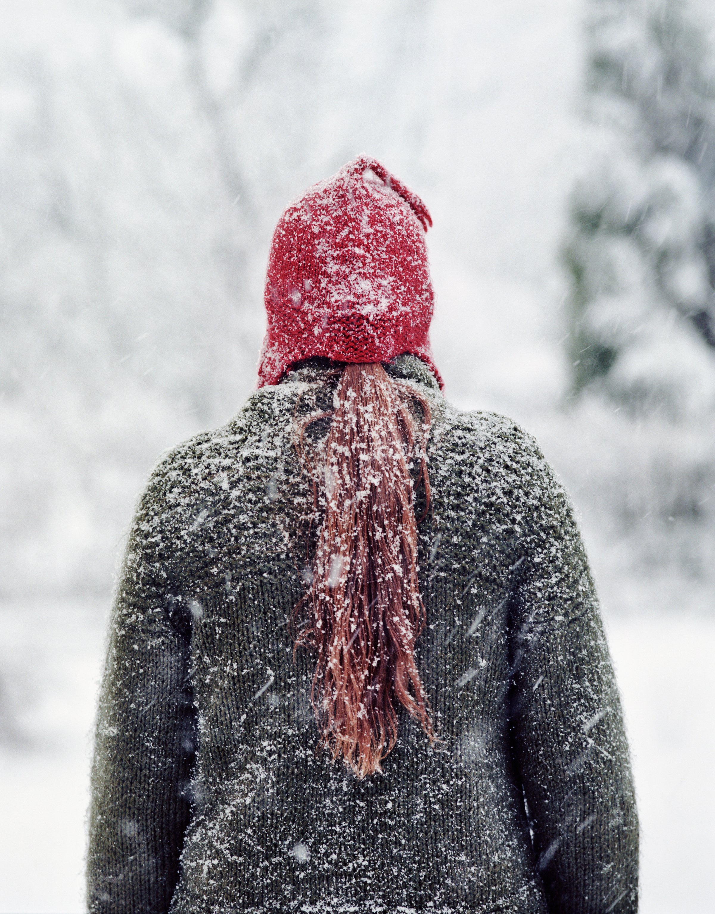 woman-standing-snow