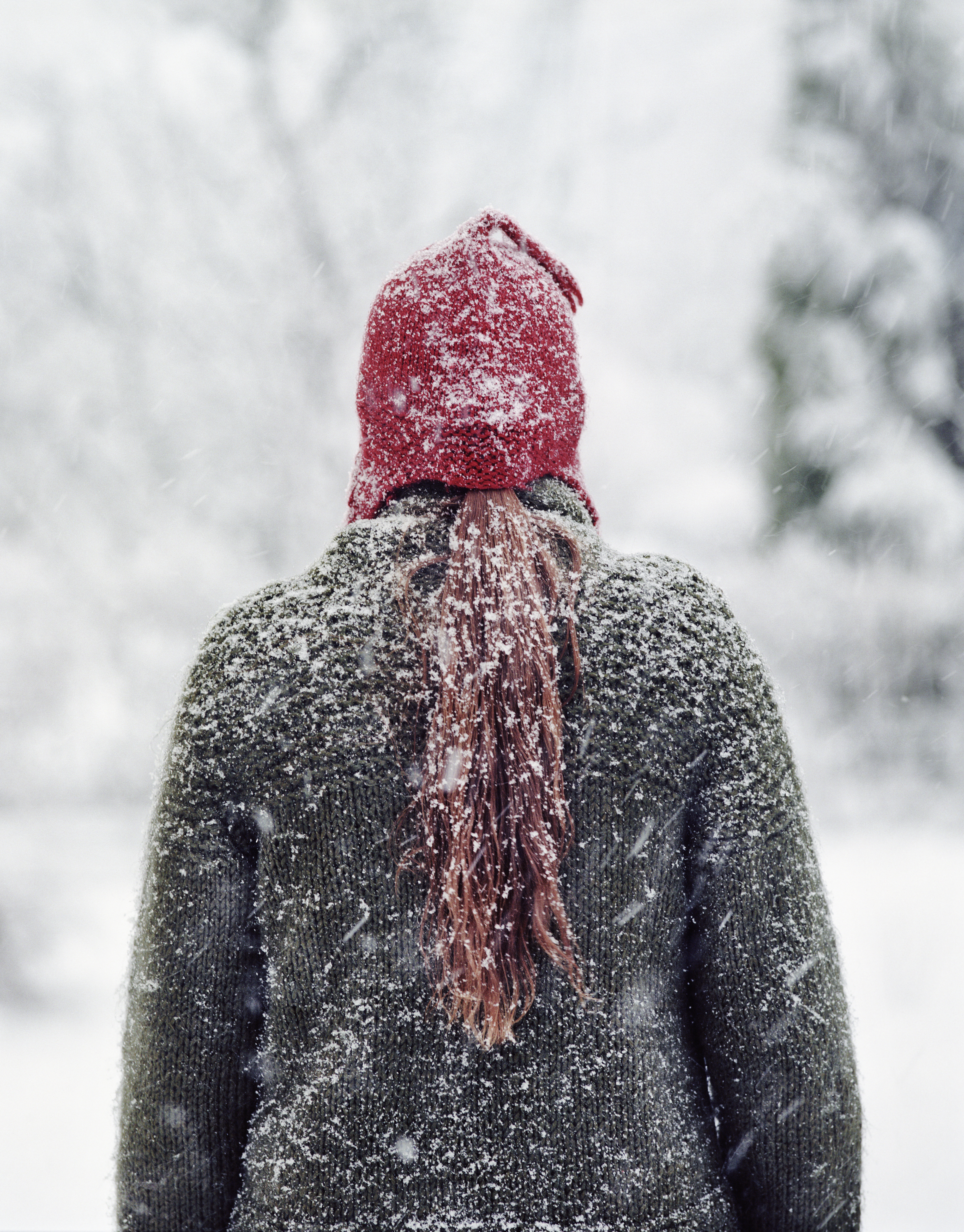 woman-standing-snow
