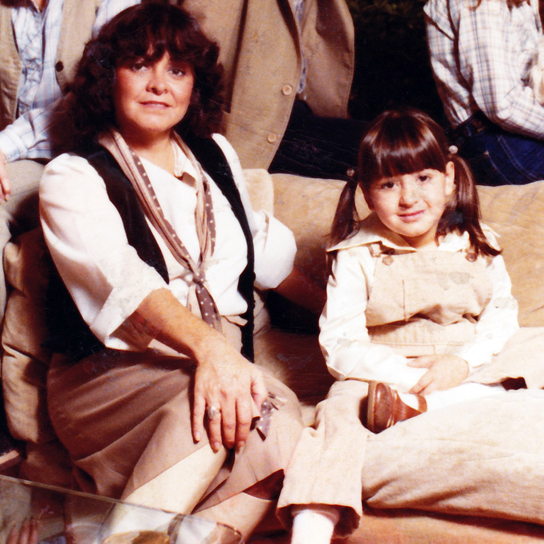 Camille and Lynsey Addario circa 1976 (Courtesy of Lynsey Addario)