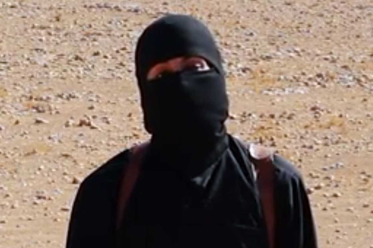 This frame from a video released by Islamic State militants purports to show 'Jihadi John' before the alleged killing of taxi driver Alan Henning, released on Oct. 3, 2014. (AP)
