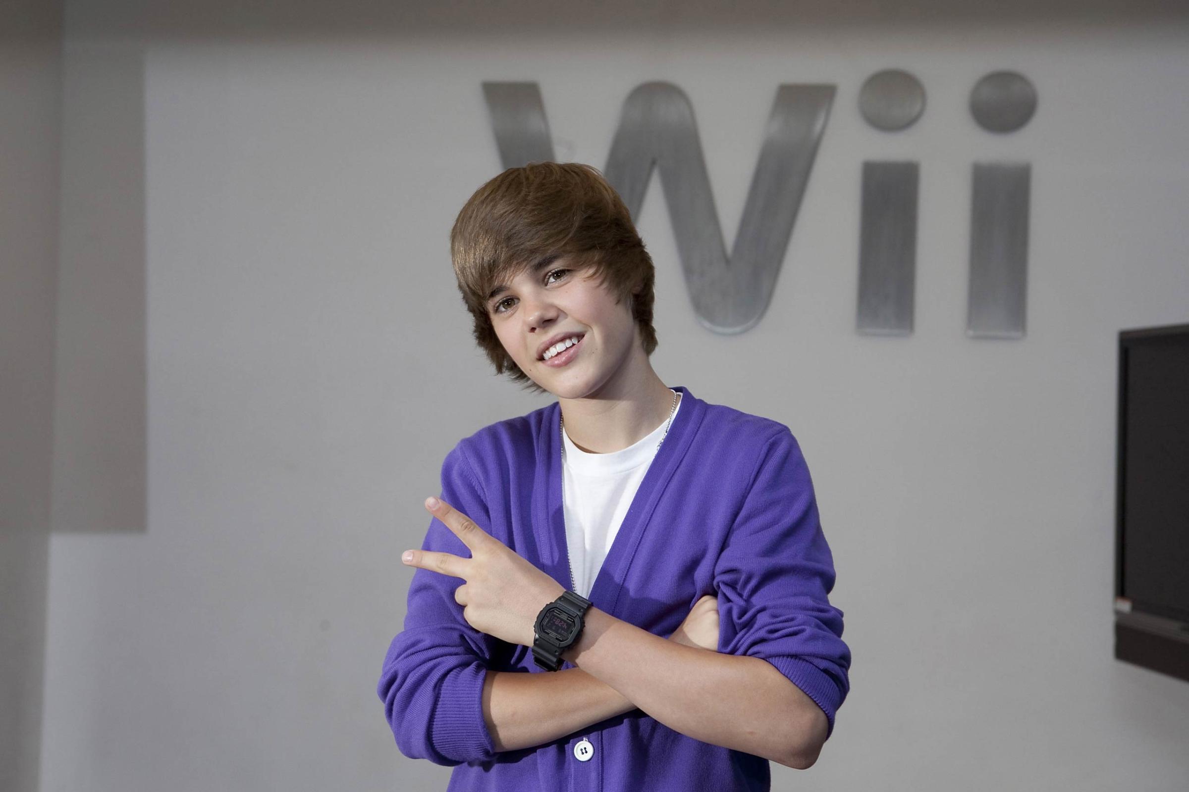 Justin Bieber Visits The Nintendo World Store - September 1, 2009