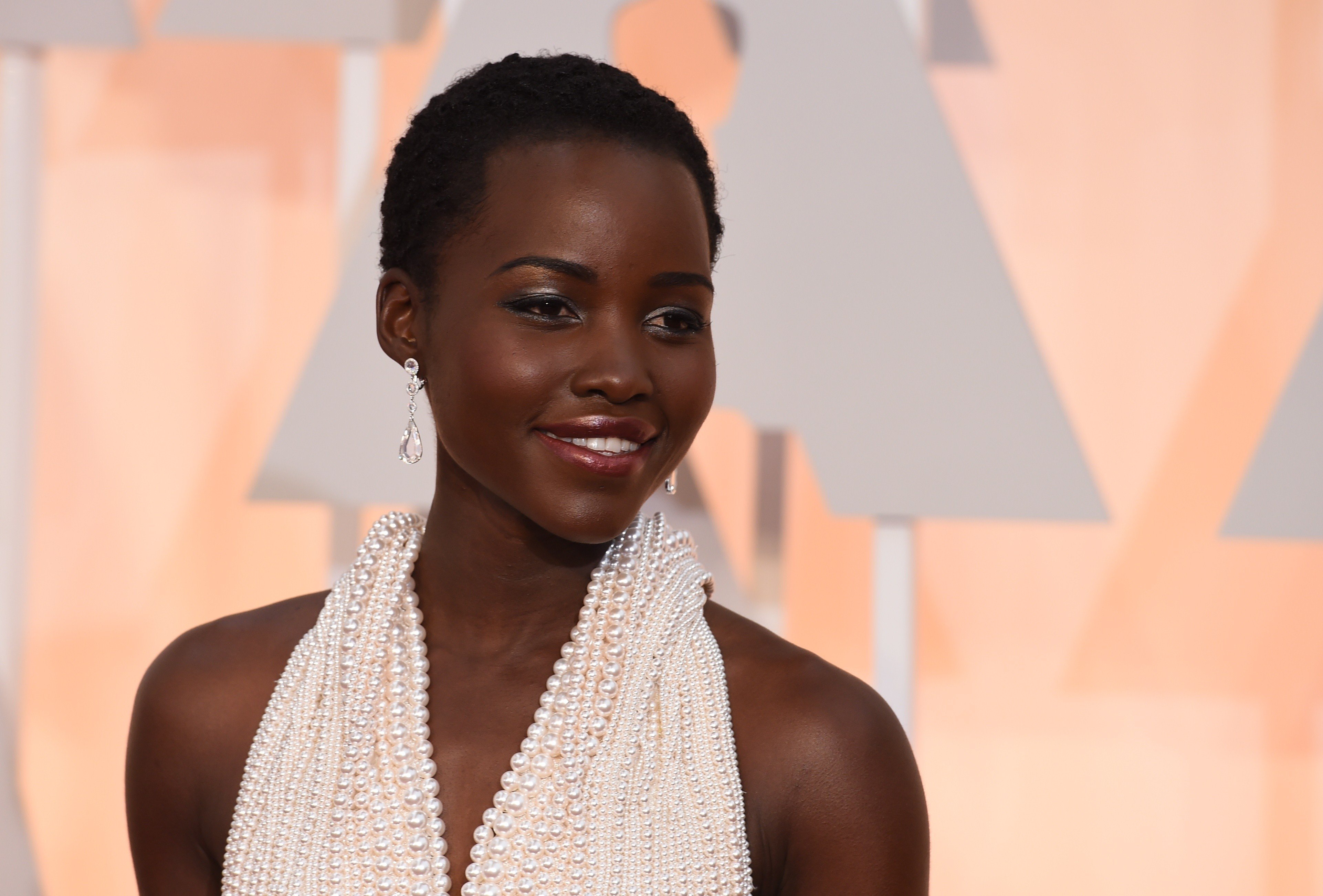 Actress Lupita Nyong'o arrives on the red carpet for the 87th Oscars on Feb. 22, 2015 in Hollywood. (Mark Ralston—AFP/Getty Images)