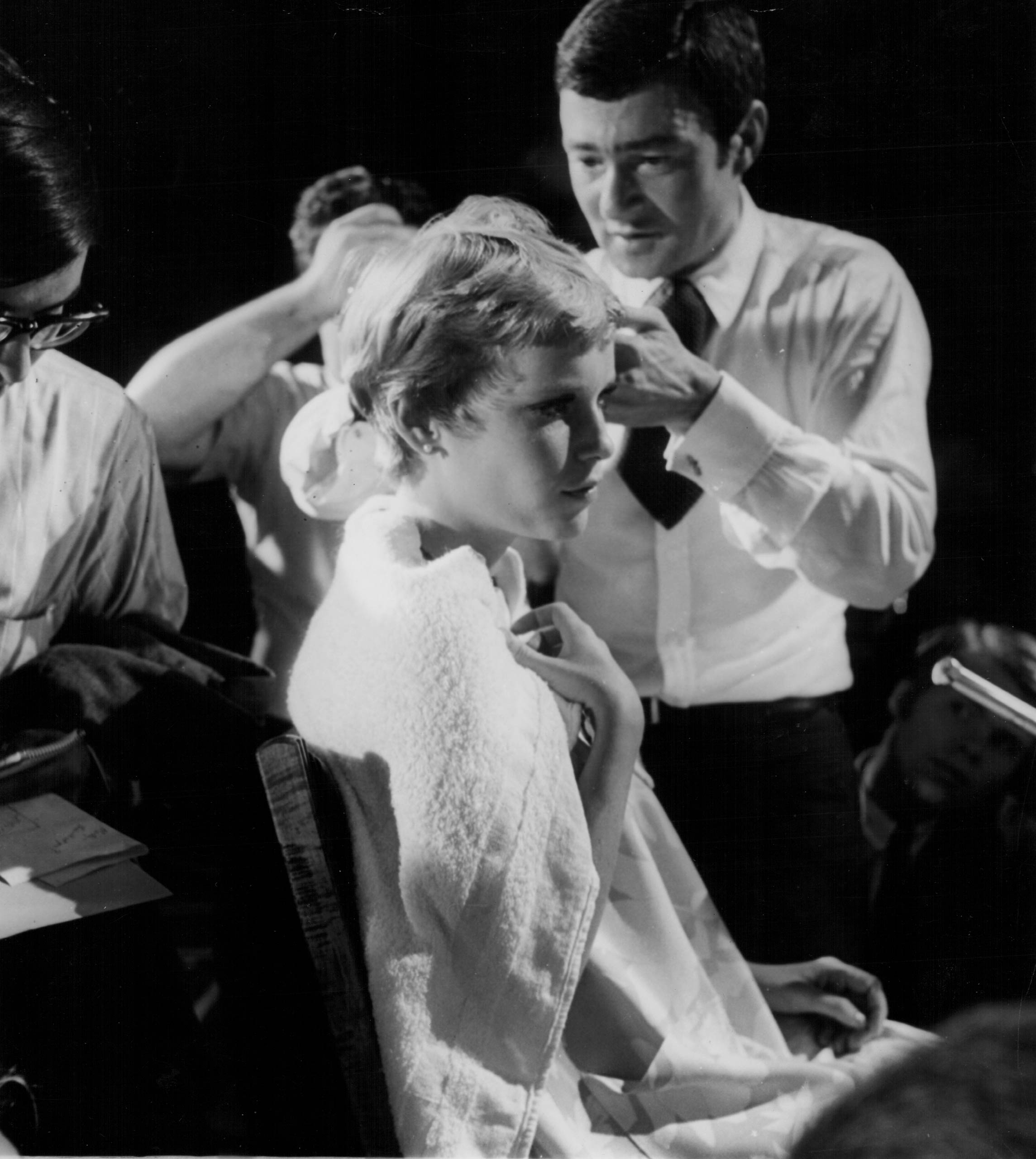 Hairdresser Vidal Sassoon cuts Mia Farrow's hair for her role in Rosemary's Baby, circa 1968.