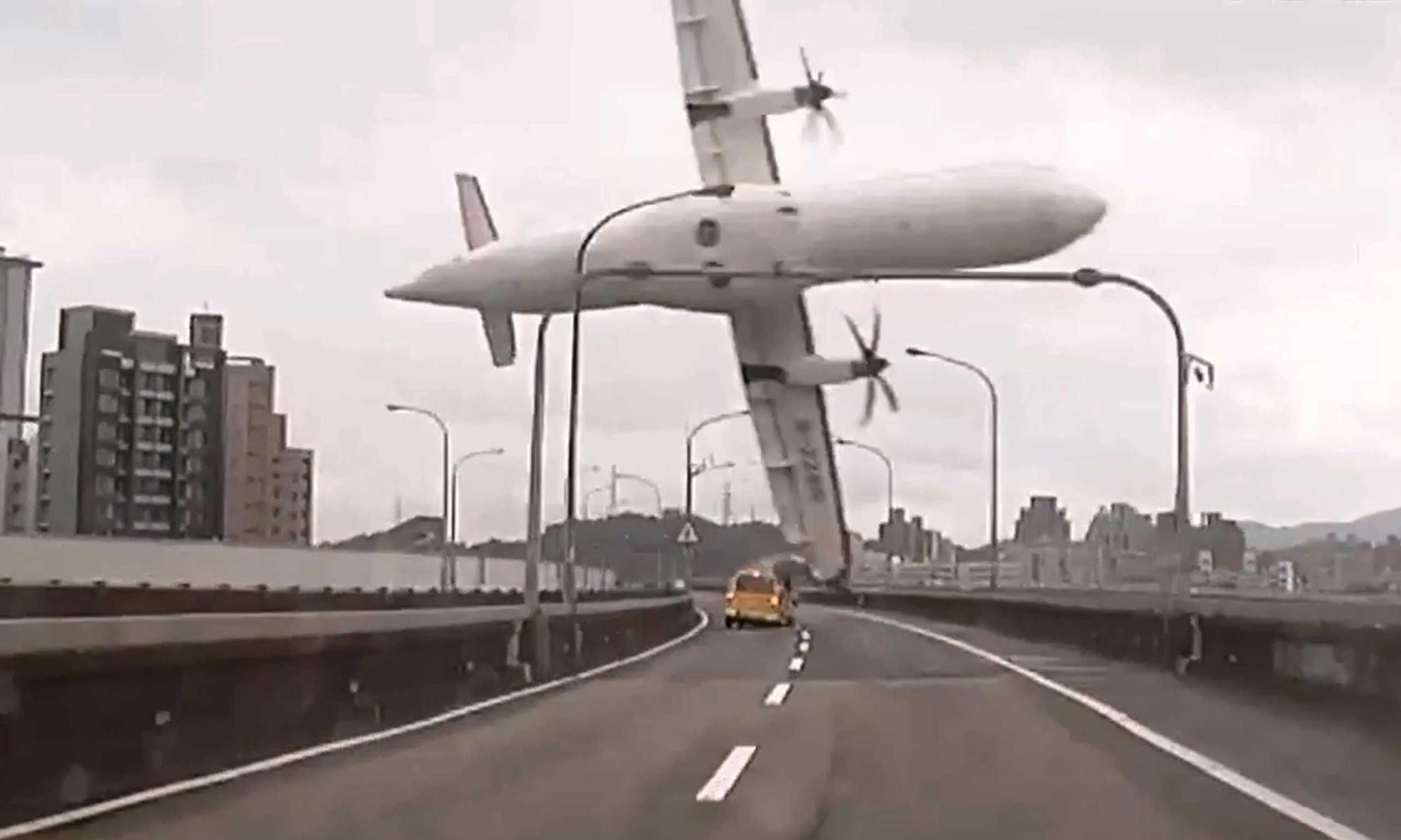 TOPSHOTS-TAIWAN-PLANE-ACCIDENT