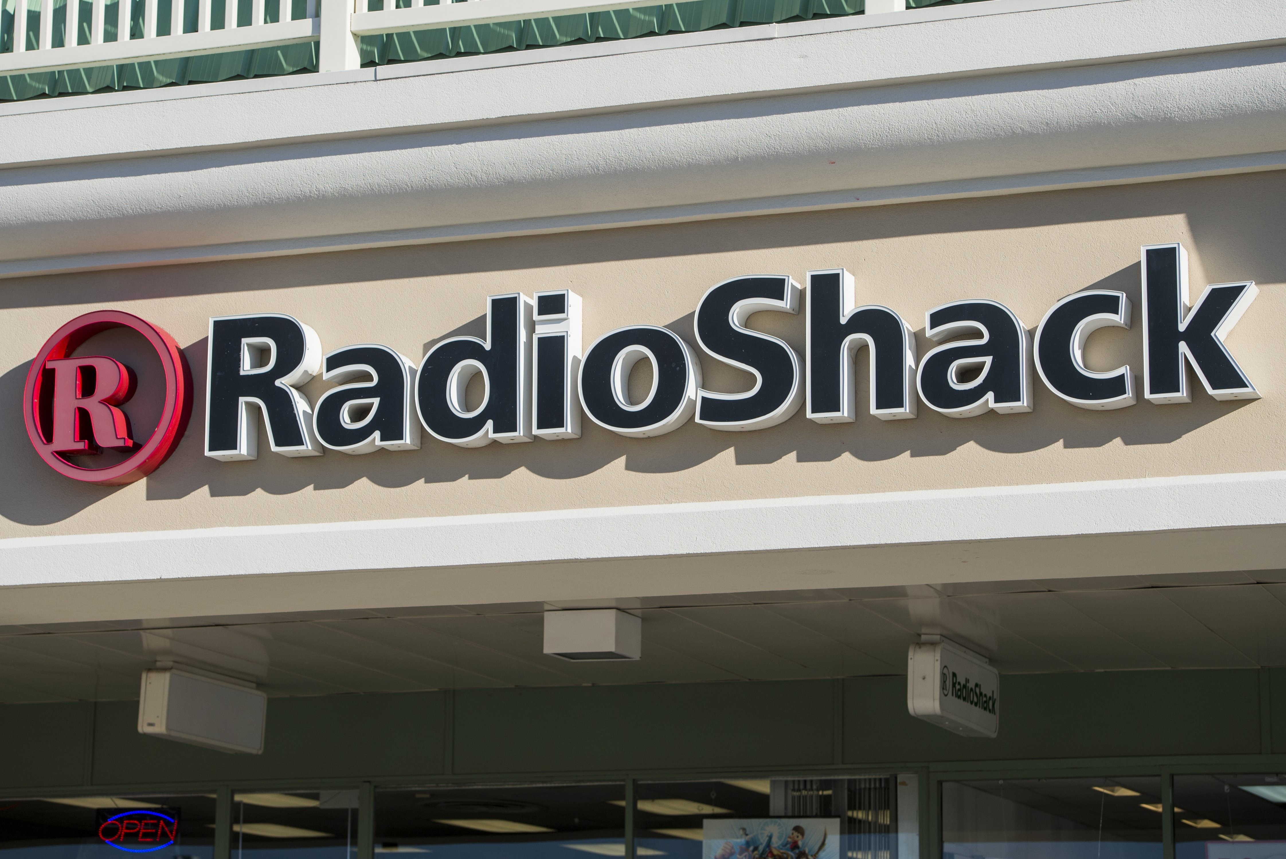 US-BUSINESS-RADIO SHACK