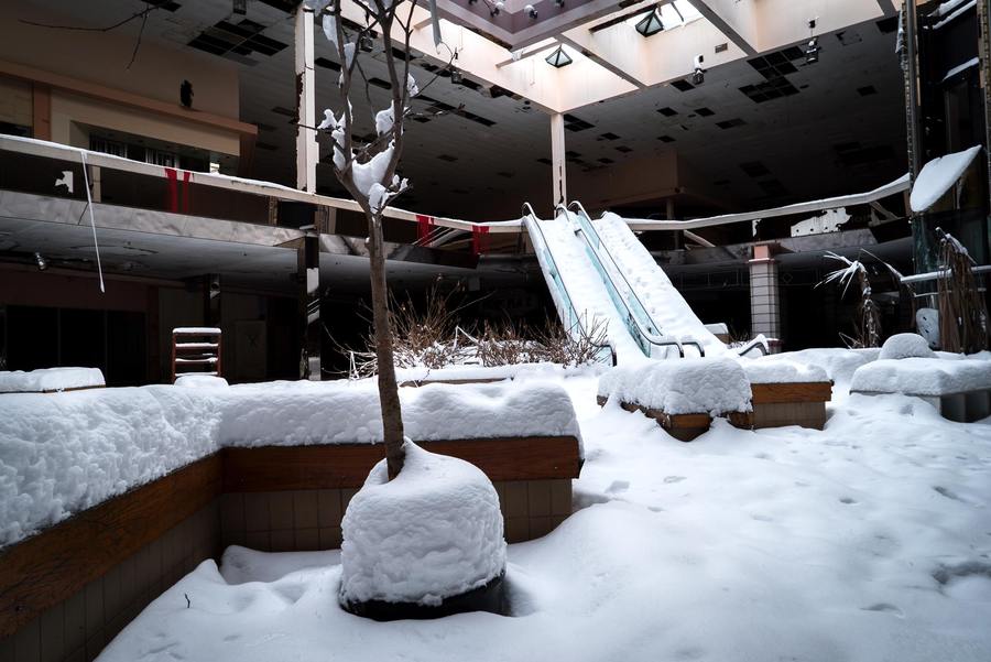 Snow covers the abandoned Rolling Acres Mall in Akron, Ohio. (Johnny Joo)