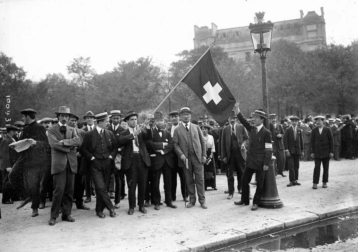 Swiss WWI volunteers in Paris, August 1914 (Branger—Roger Viollet/Getty Images)