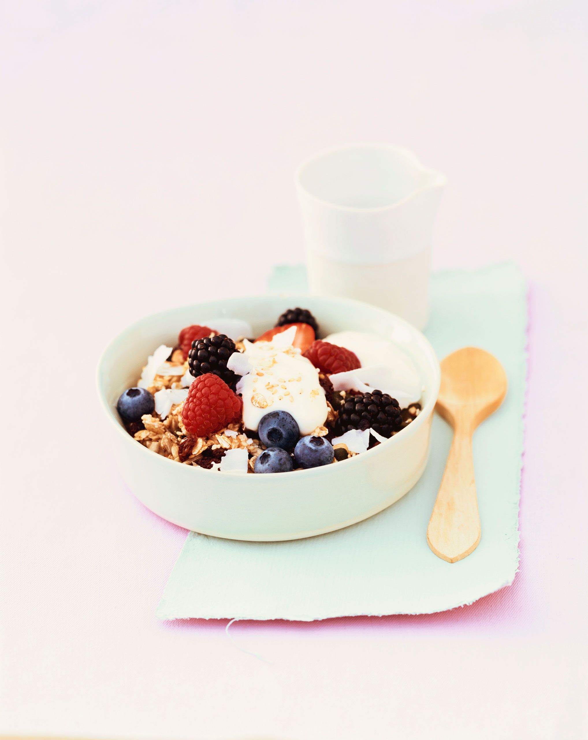 Muesli with berries and yoghurt
