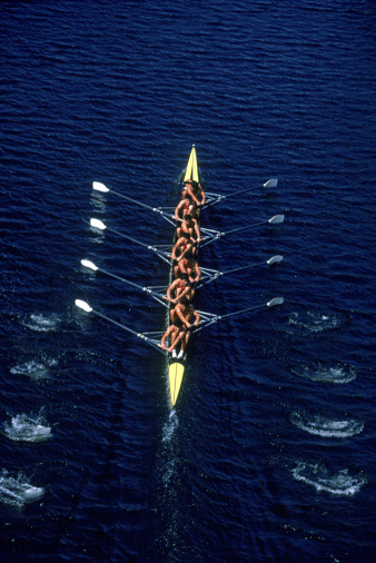 rowing-team-racing
