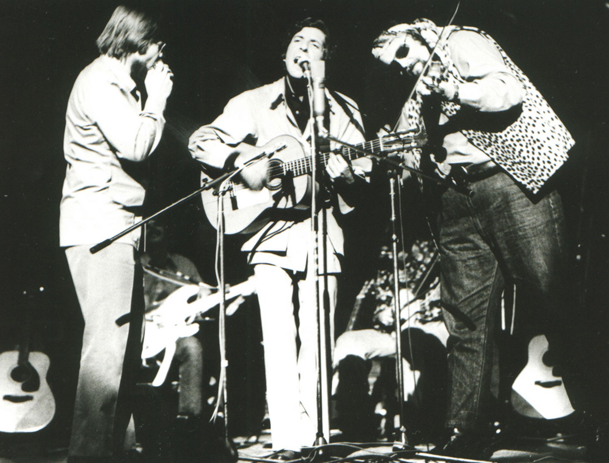 Bob Johnston, Ron Cornelius (seated), Leonard Cohen, and Charlie Daniels, early 1970s. Photo courtesy of Ron Cornelius and the Country Music Hall of Fame and Museum.