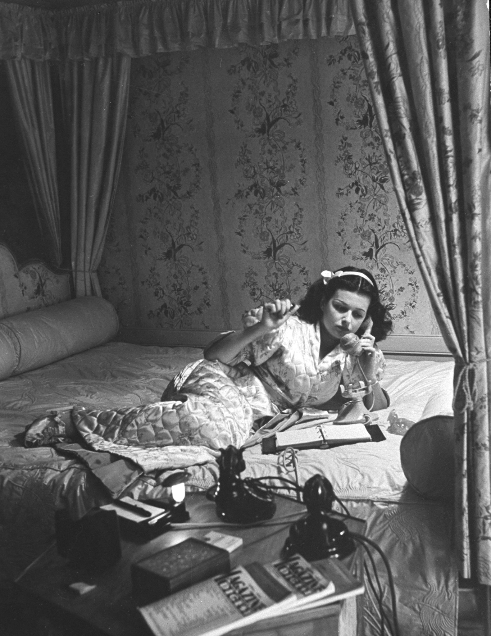 Joan Bennett on the phone, 1940.