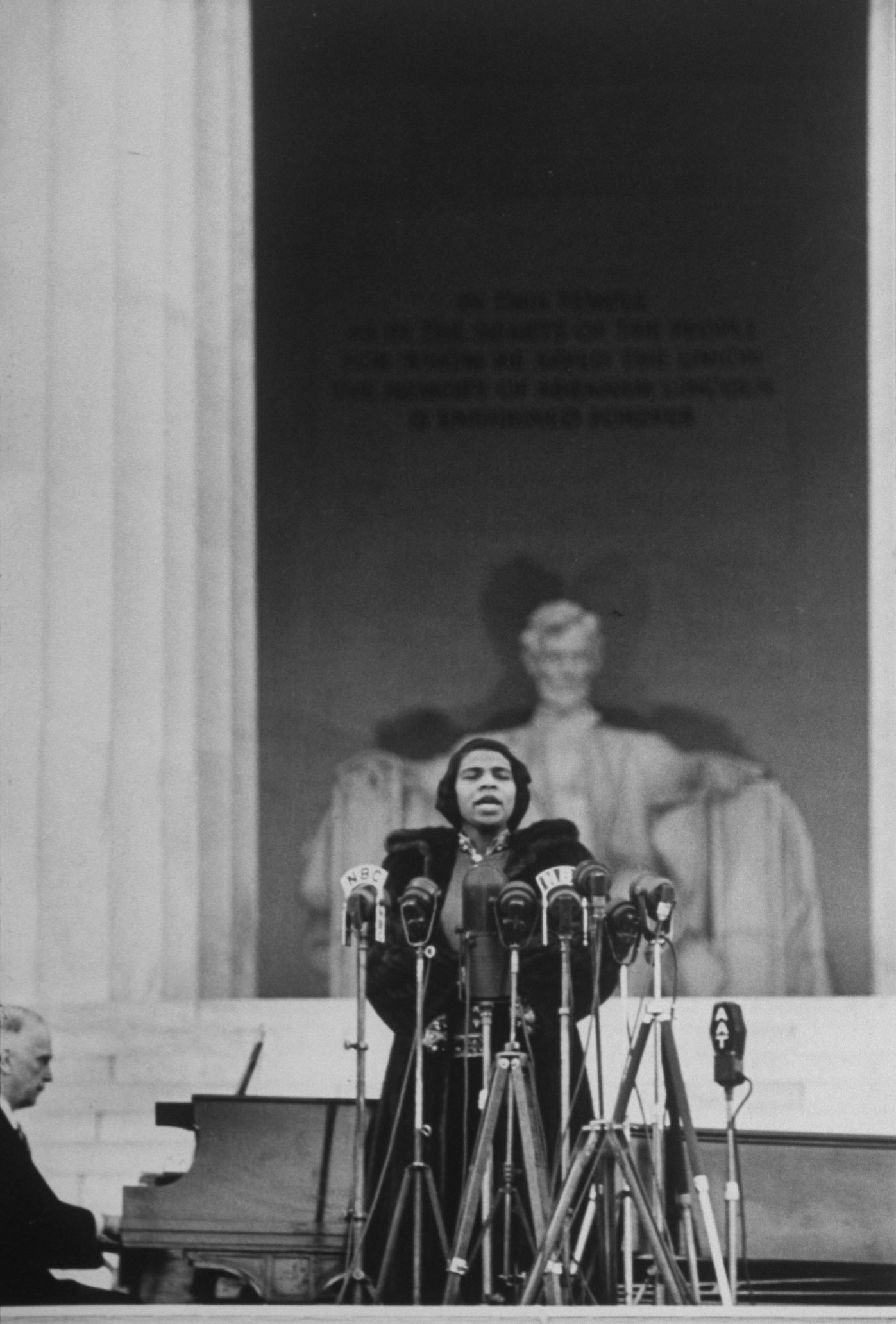 Marian Anderson performs during her historic concert at the Lincoln Memorial, April 9, 1939.
