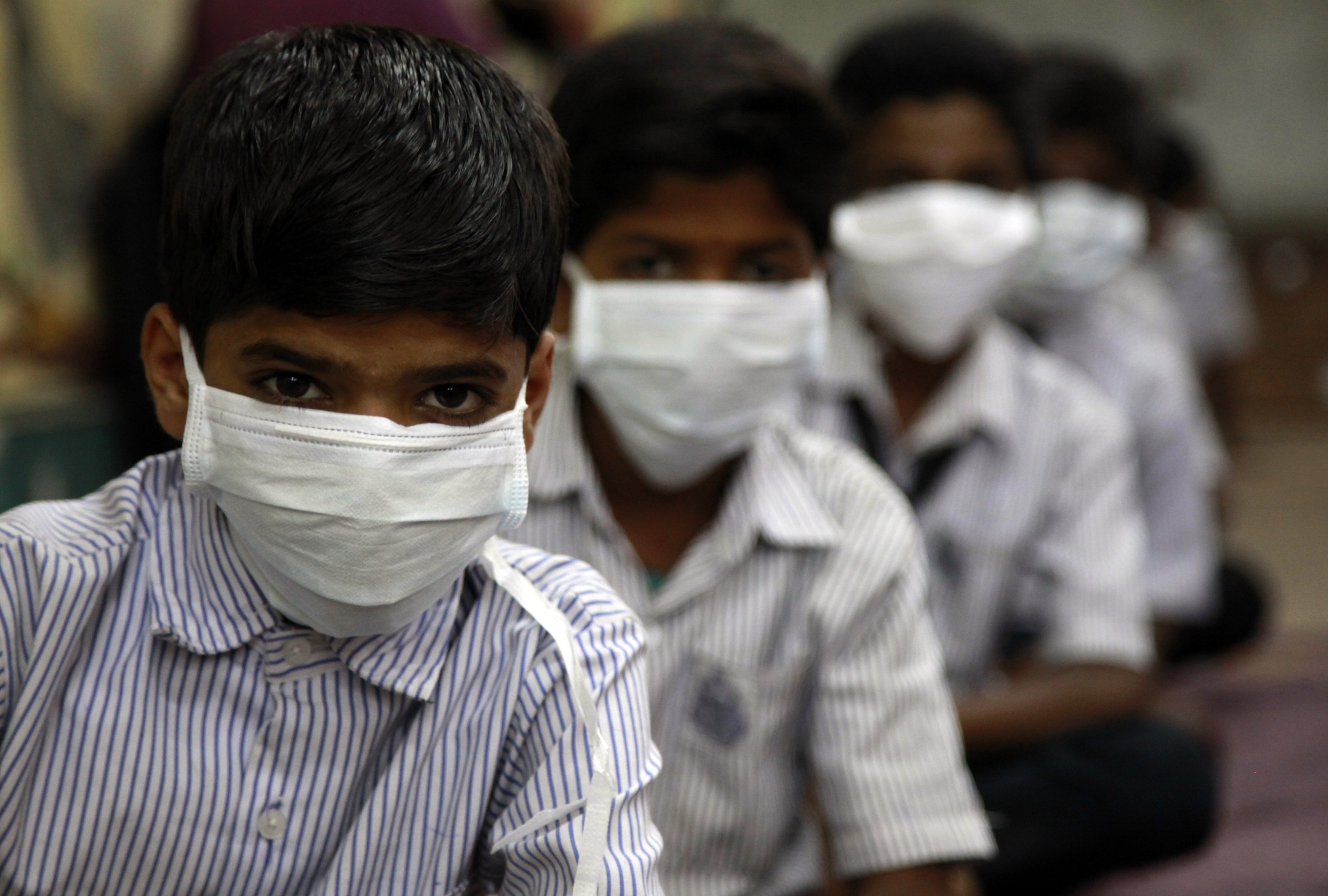 A class of Indian students have taken to wearing masks to avoid contracting swine flu in Mumbai, India on 20 February, 2015. (Anadolu Agency—Getty Images)