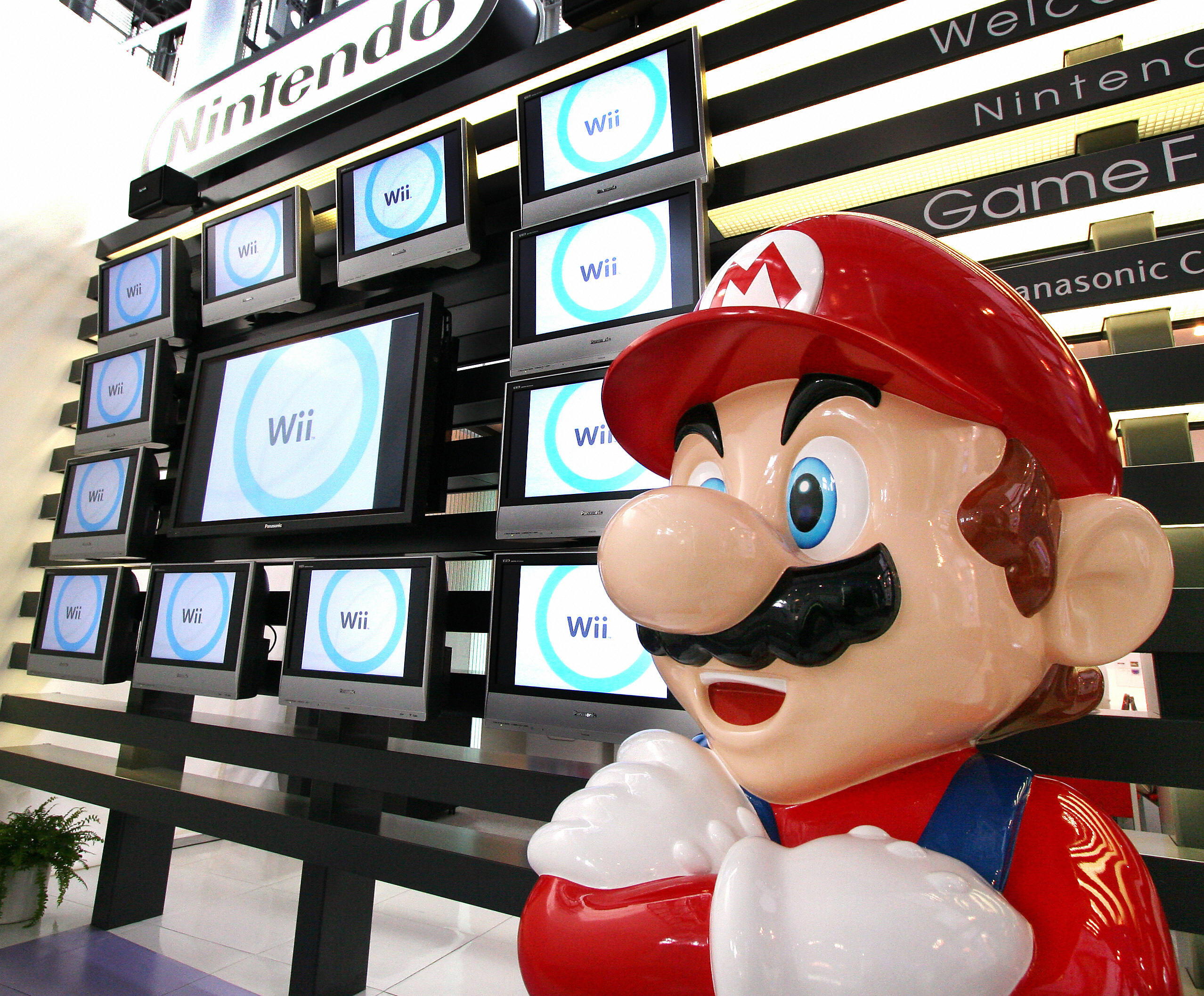 Japanese video game giant Nintendo's game character Super Mario stands at a showroom in Tokyo 25 January 2007. (YOSHIKAZU TSUNO—AFP/Getty Images)