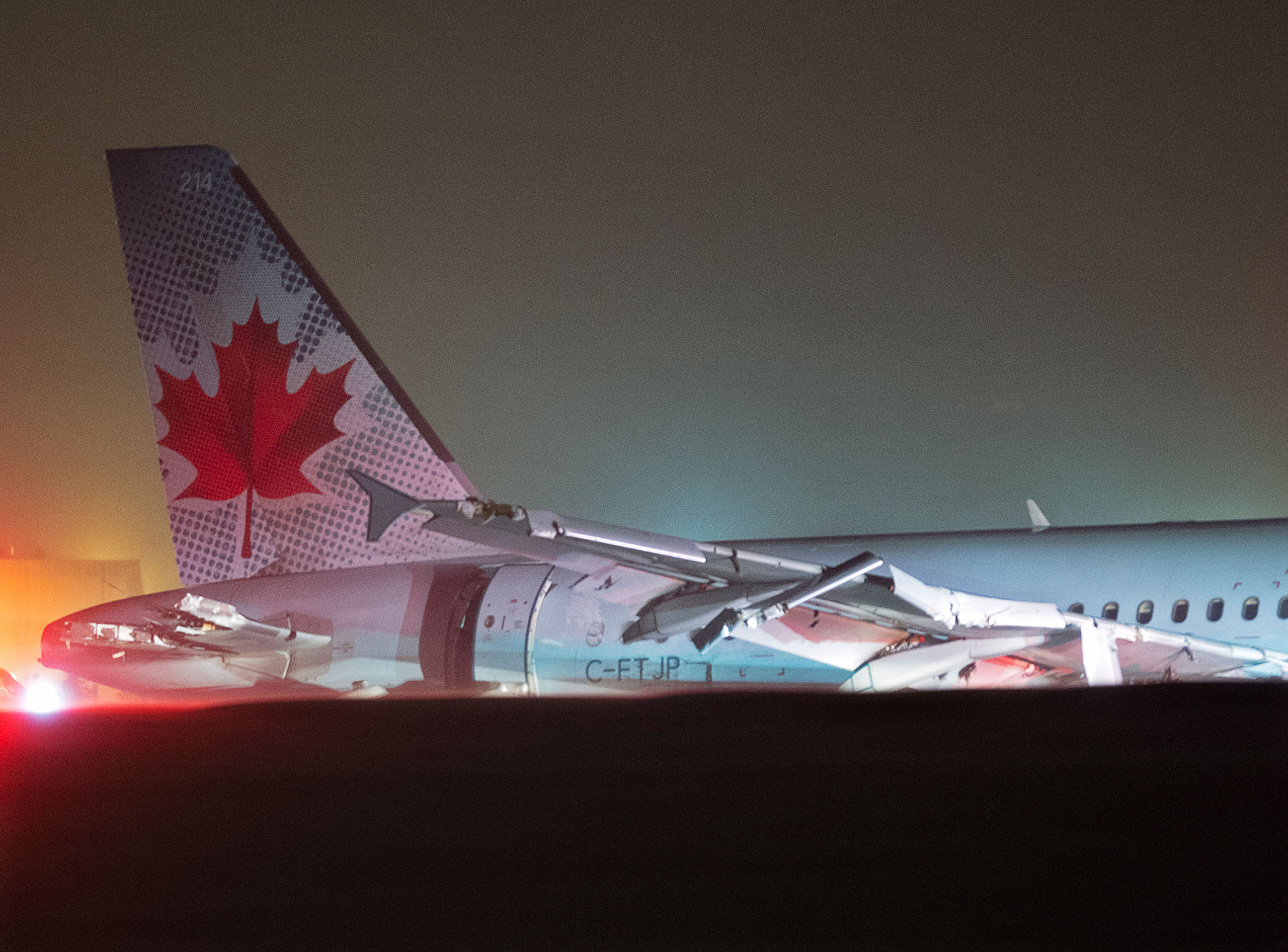 Air Canada flight 624 rests off the runway after landing at Stanfield International Airport in Halifax, Canada on, March. 29, 2015. (Andrew Vaughan—AP)