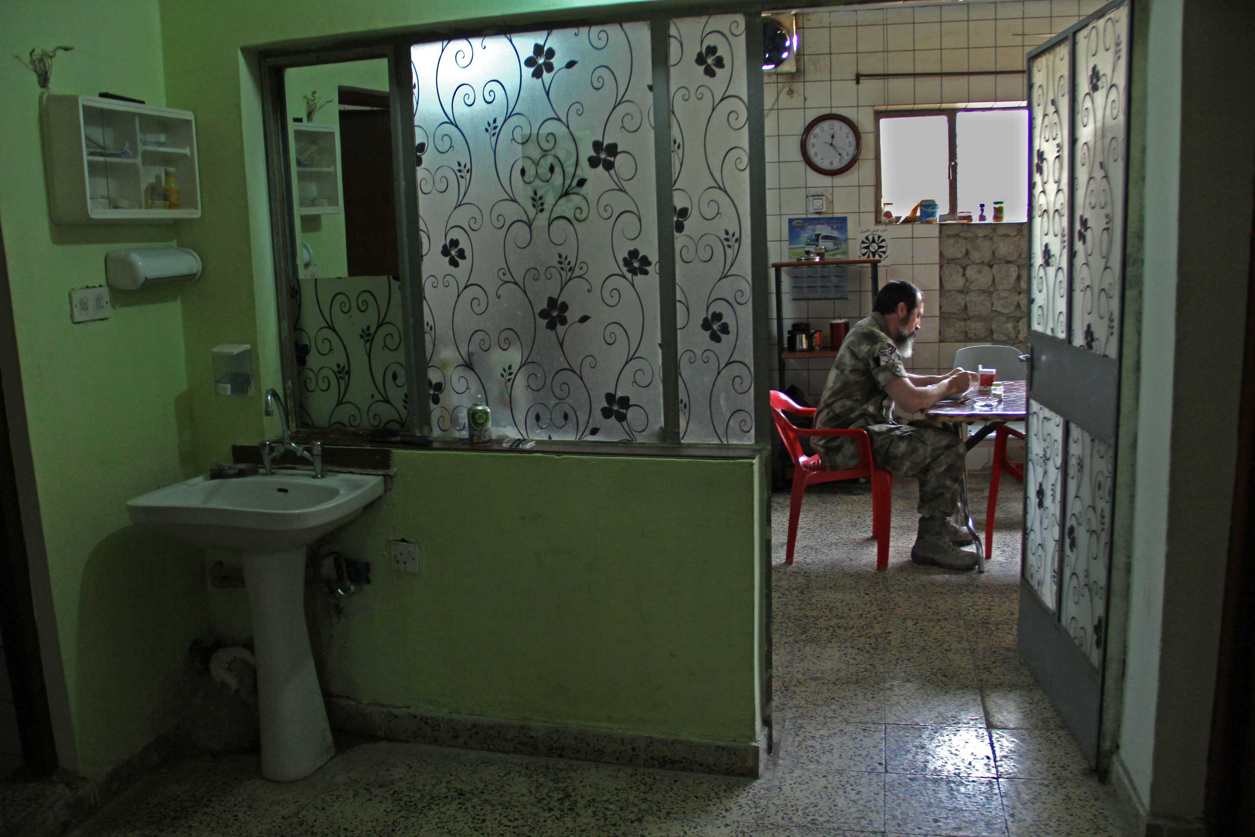Scott eats lunch in the Dwekh Nawsha headquarters in Dohuk, northern Iraq. (Rebecca Collard)