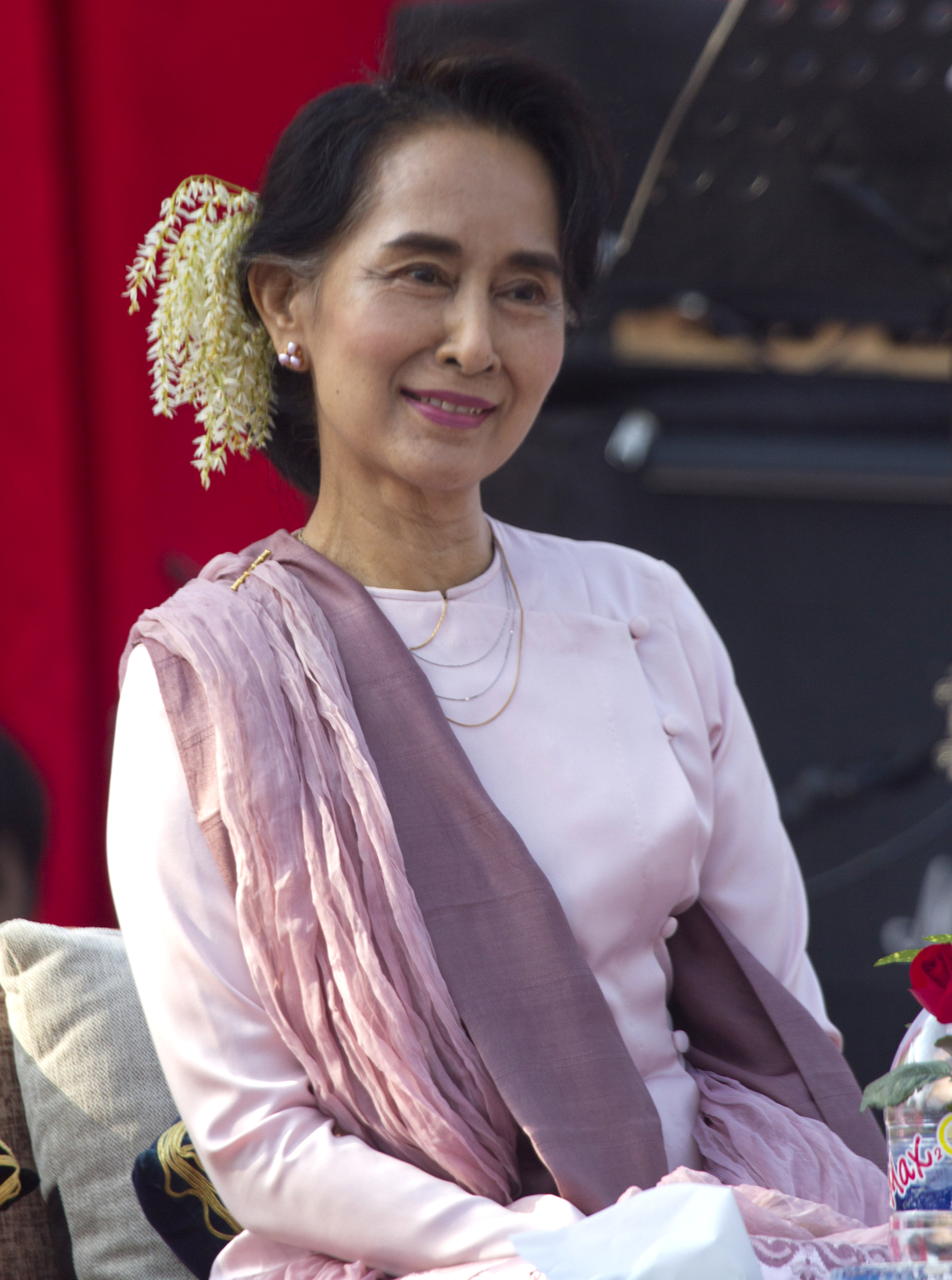 Aung San Suu Kyi attends an event in Rangoon,  Burma, on Jan. 10, 2015 (Khin Maung Win—AP)