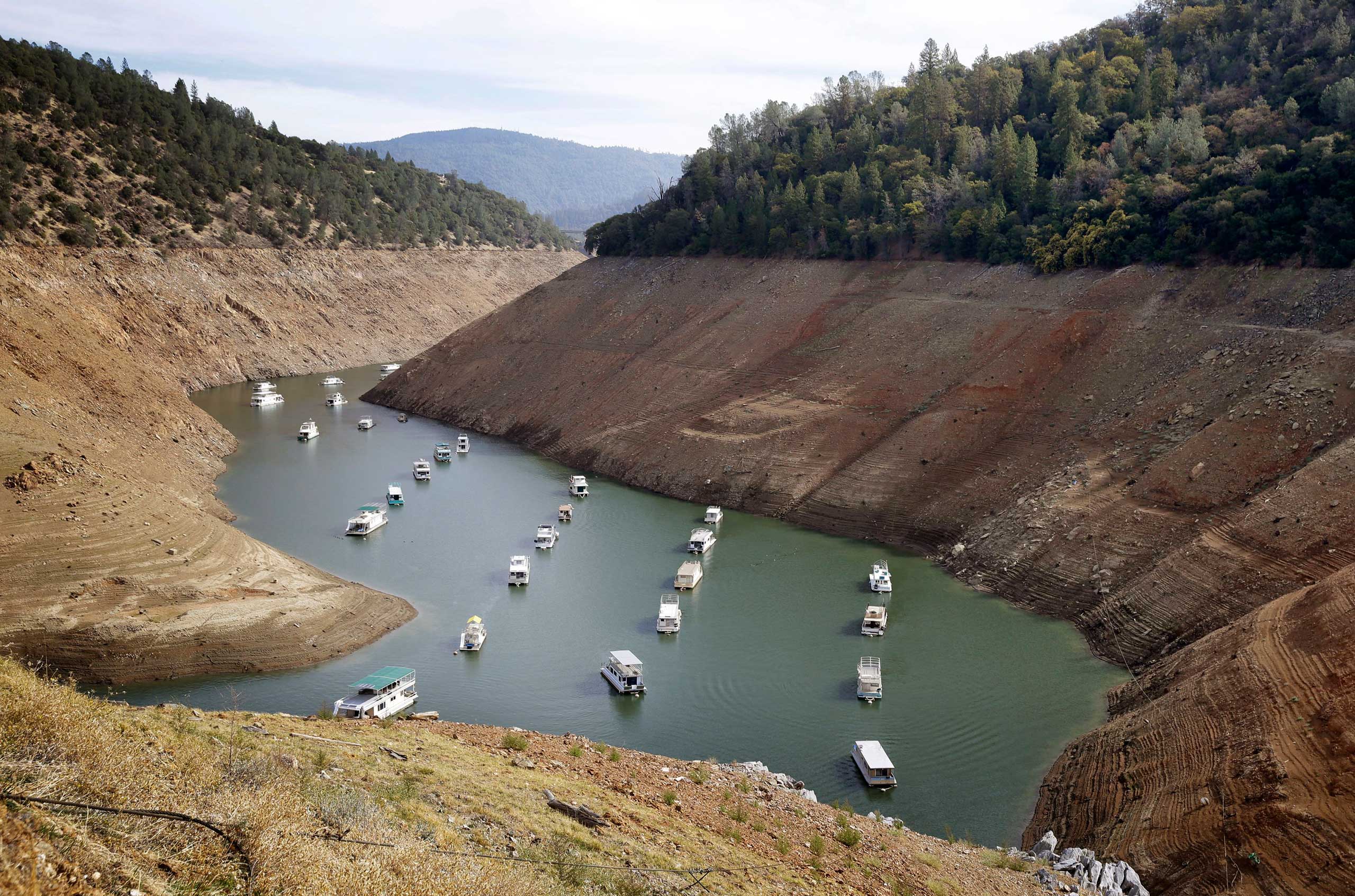 Houseboats sit in the drought lowered waters of Oroville Lake, near Oroville, Calif. in 2014. (Rich Pedroncelli—AP)
