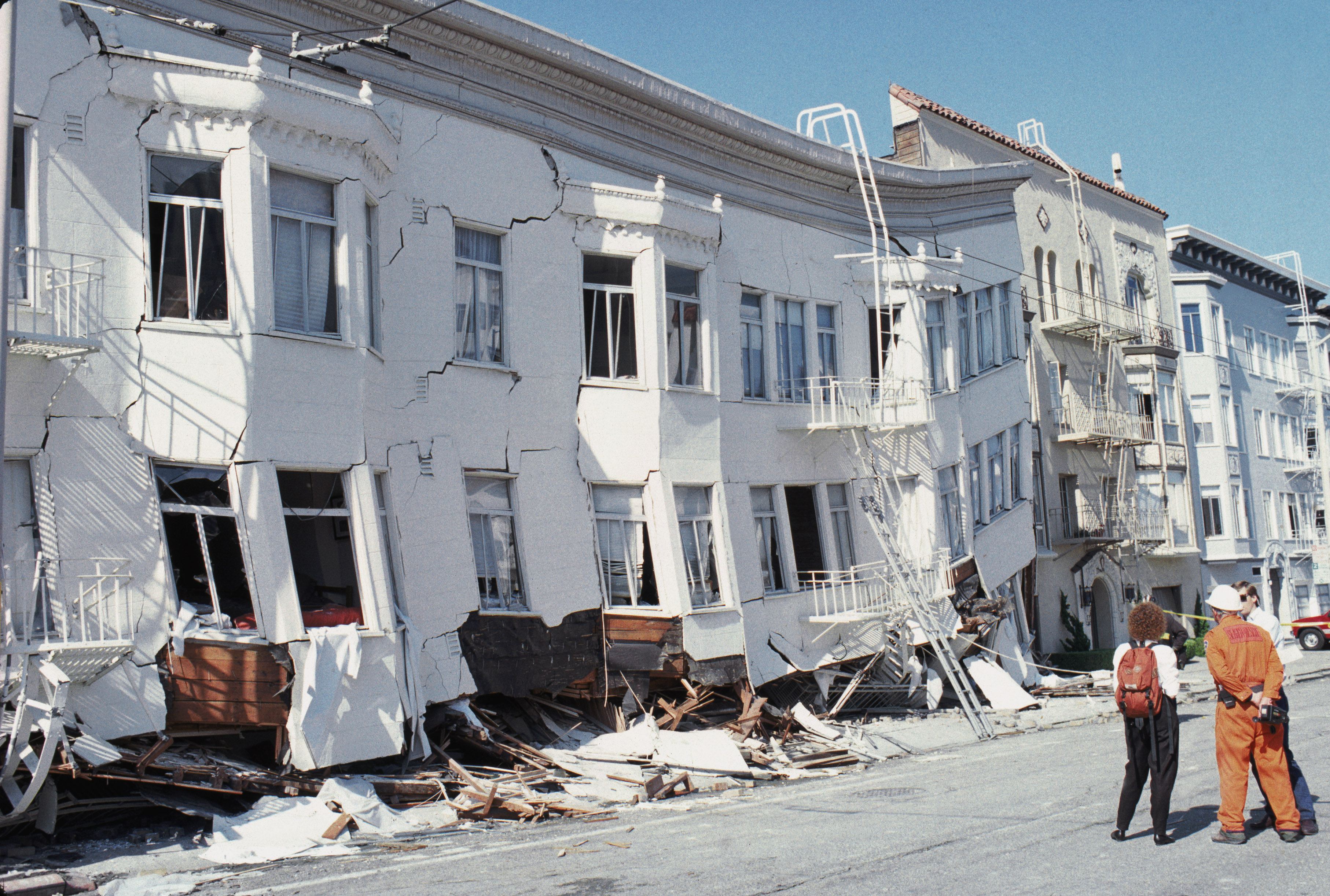 The Marina district disaster zone after an earthquake, measuring 7.1 on the richter scale on Oct. 17, 1989 in San Francisco. (Otto Greule Jr—Getty Images)