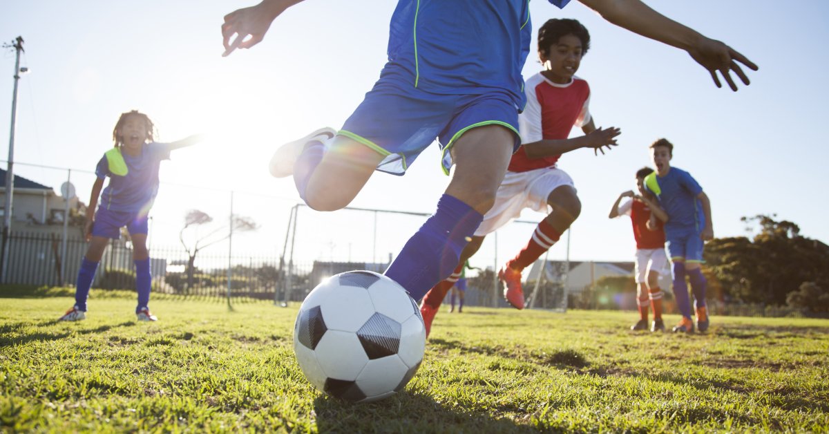 Футбольные турниры для детей. Детский футбол. Спорт дети. Дети играют в футбол. Мяч для детей.
