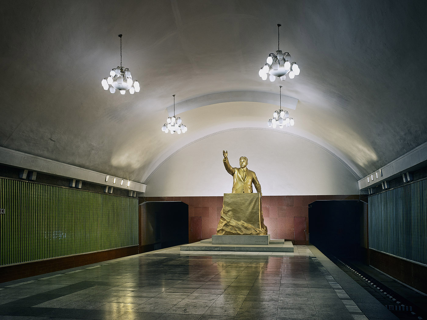 Statue of Kim Il Sung at Kaeson station, Pyongyang Metro
                              As part of the efforts to give each station in the metro system a distinct design, Kaeson station has no pillars