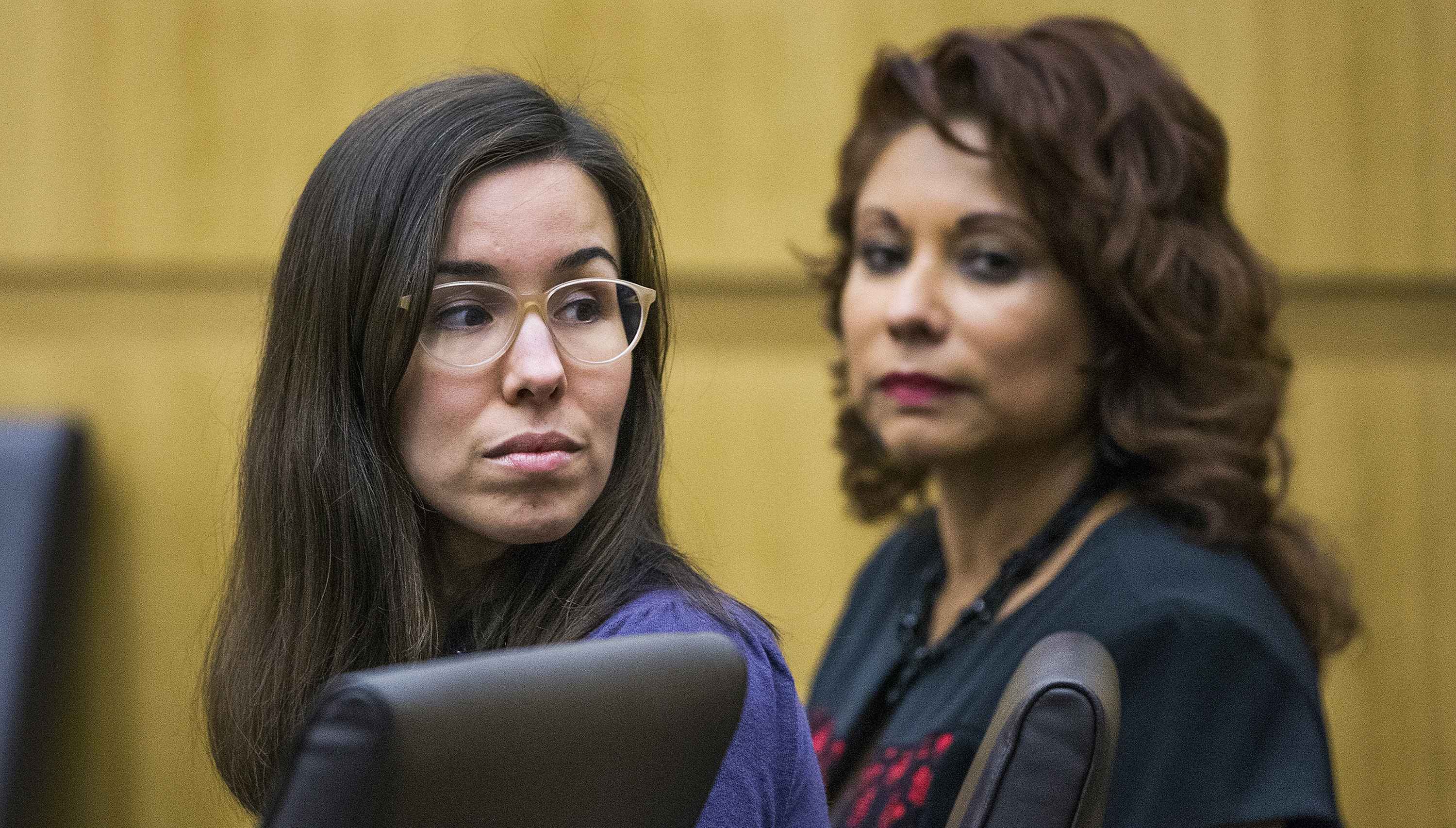 Jodi Arias looks toward the gallery during the sentencing phase retrial in Phoenix on March 3, 2015. (reuters)