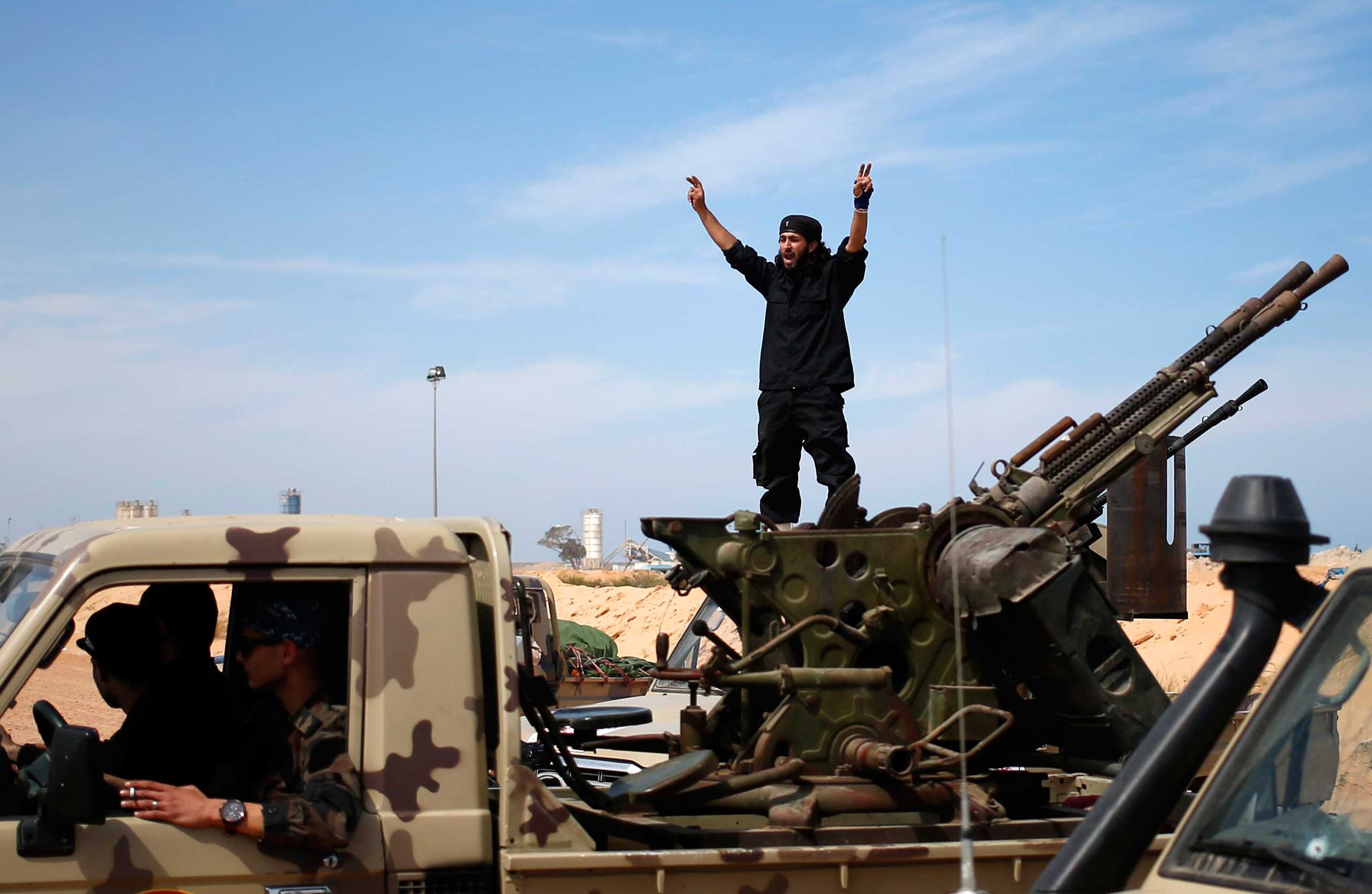 A fighter from Misrata shouts to his comrades as they move to fight ISIS militants near Sirte March 15, 2015. (Goran Tomasevic—Reuters)