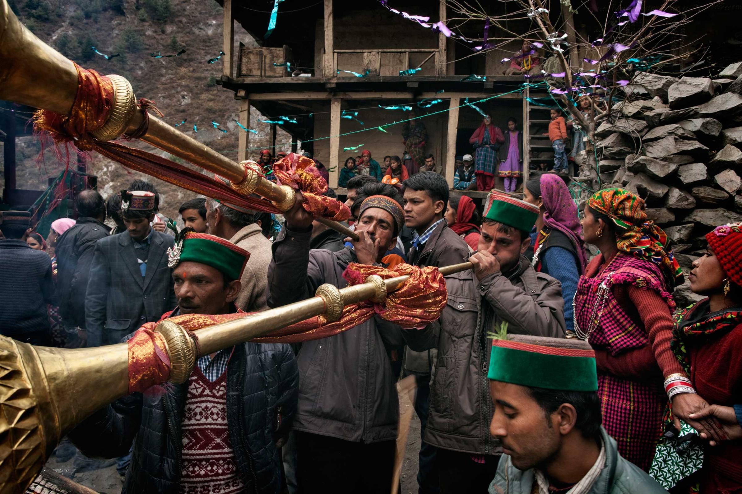 A local marriage, Shaadi, in the square of the village: women wear the festivity patthu and all village gather to dance, eat and celebrate. Village parties and festival are occasions for people from different villages to meet