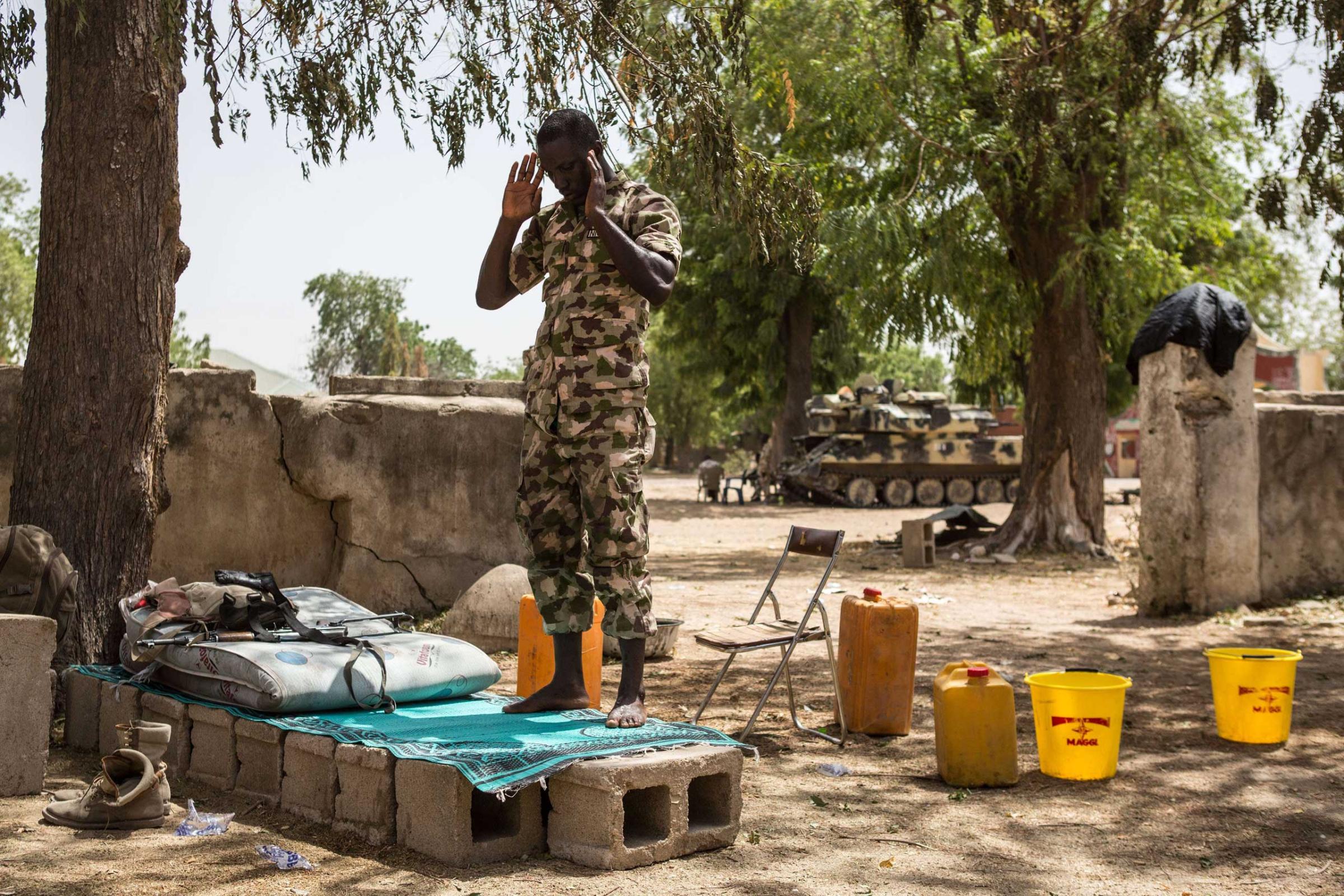 A Nigerian army soldier prays in Bama on March 25, 2015.