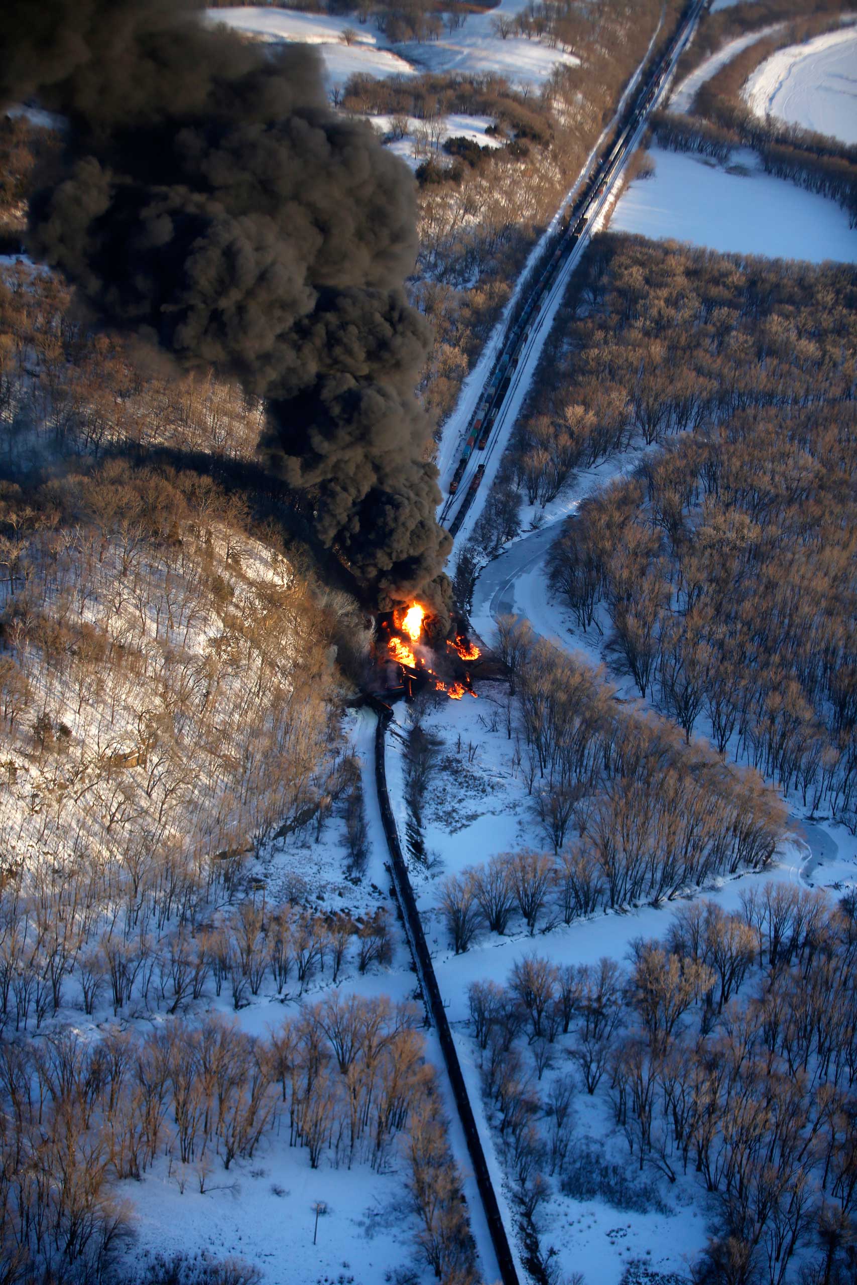 Smoke and flames erupt from the scene of a train derailment near Galenda, Ill. on March 5, 2015. (Mike Burley—Telegraph Herald/AP)