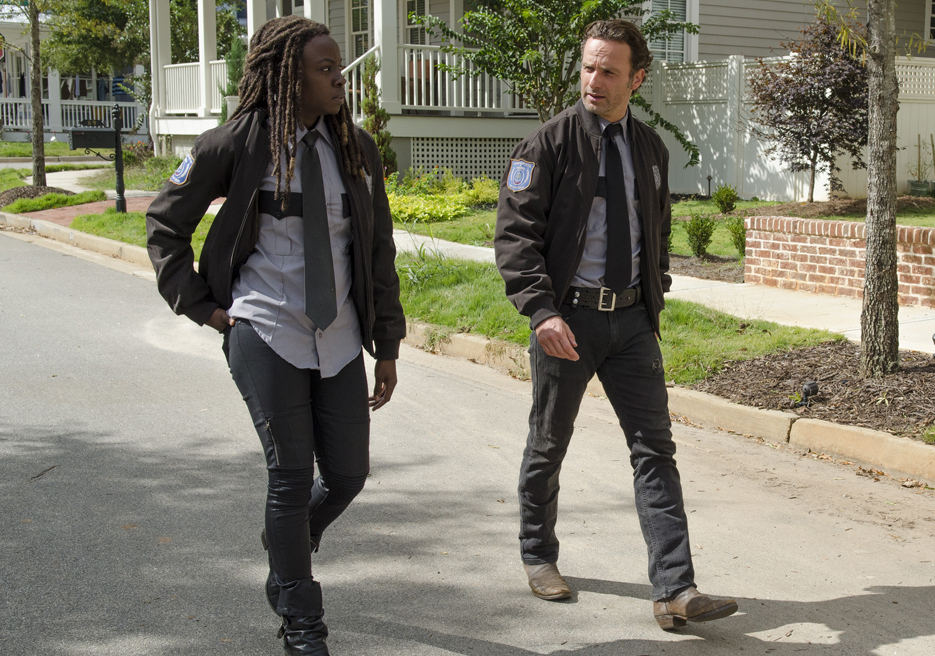 Danai Gurira (L) and Andrew Lincoln (R) in episode 13 of AMC's 'The Walking Dead.'