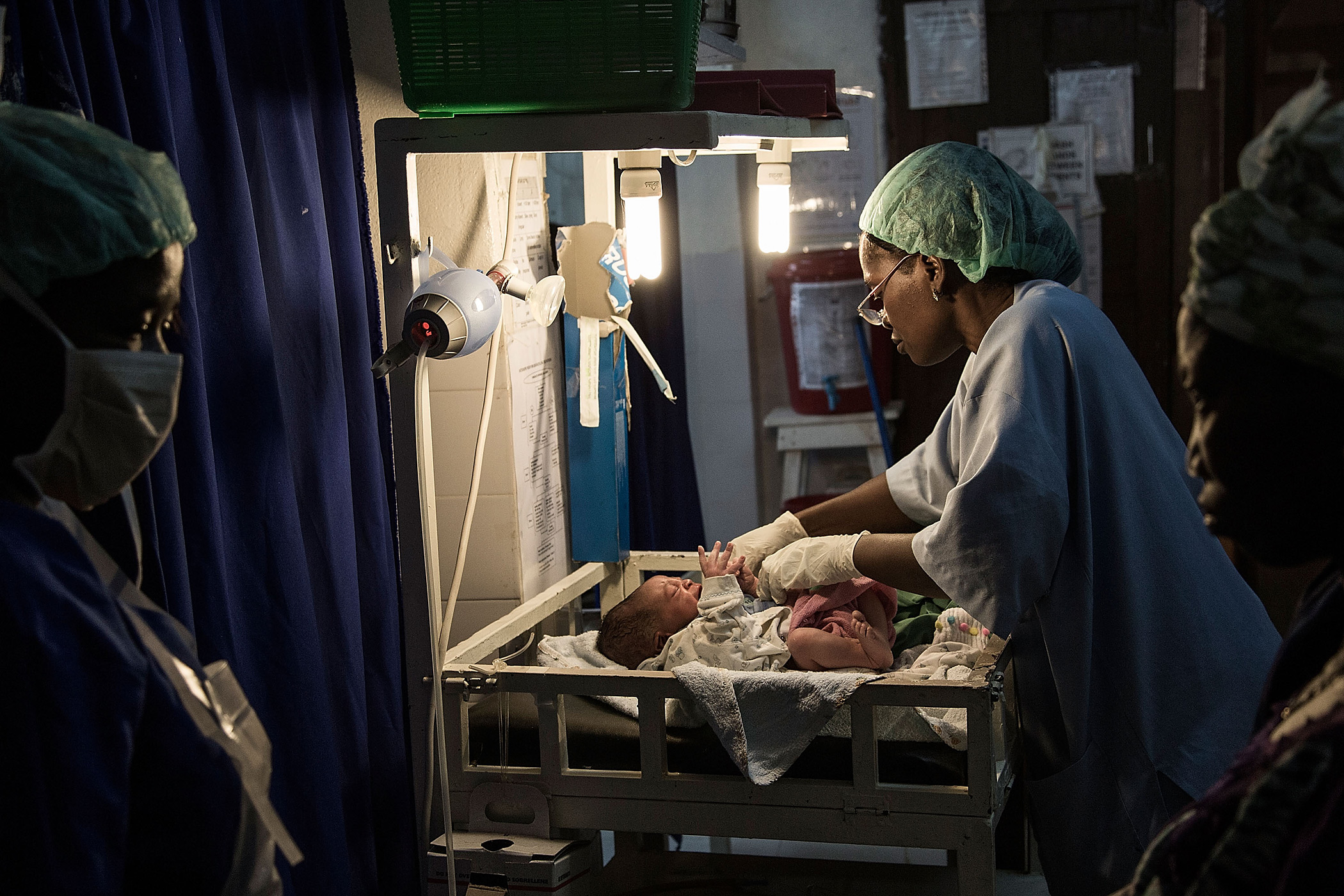 Doctors give emergency treatment to a new born baby at the Gondama Referral Centre on March 9, 2014 in Bo, Sierra Leone. (Lam Yik Fei—Getty Images)