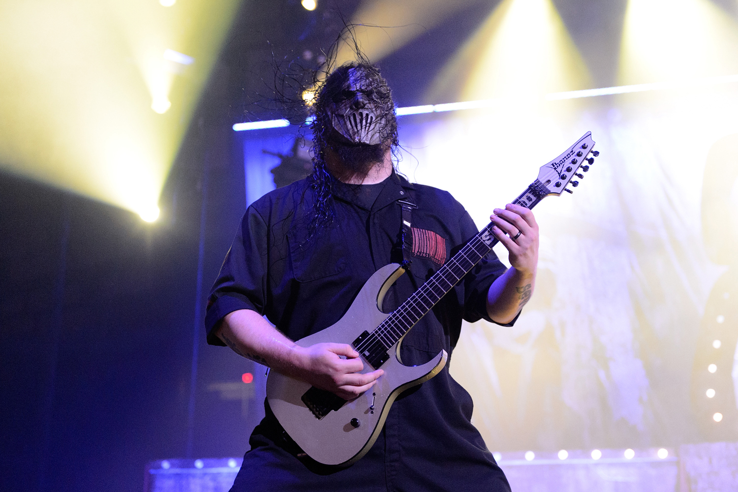 Mick Thomson of Slipknot performs at at the Allstate Arena on Nov. 28, 2014 in Chicago. (Daniel Boczarski — Getty Images)