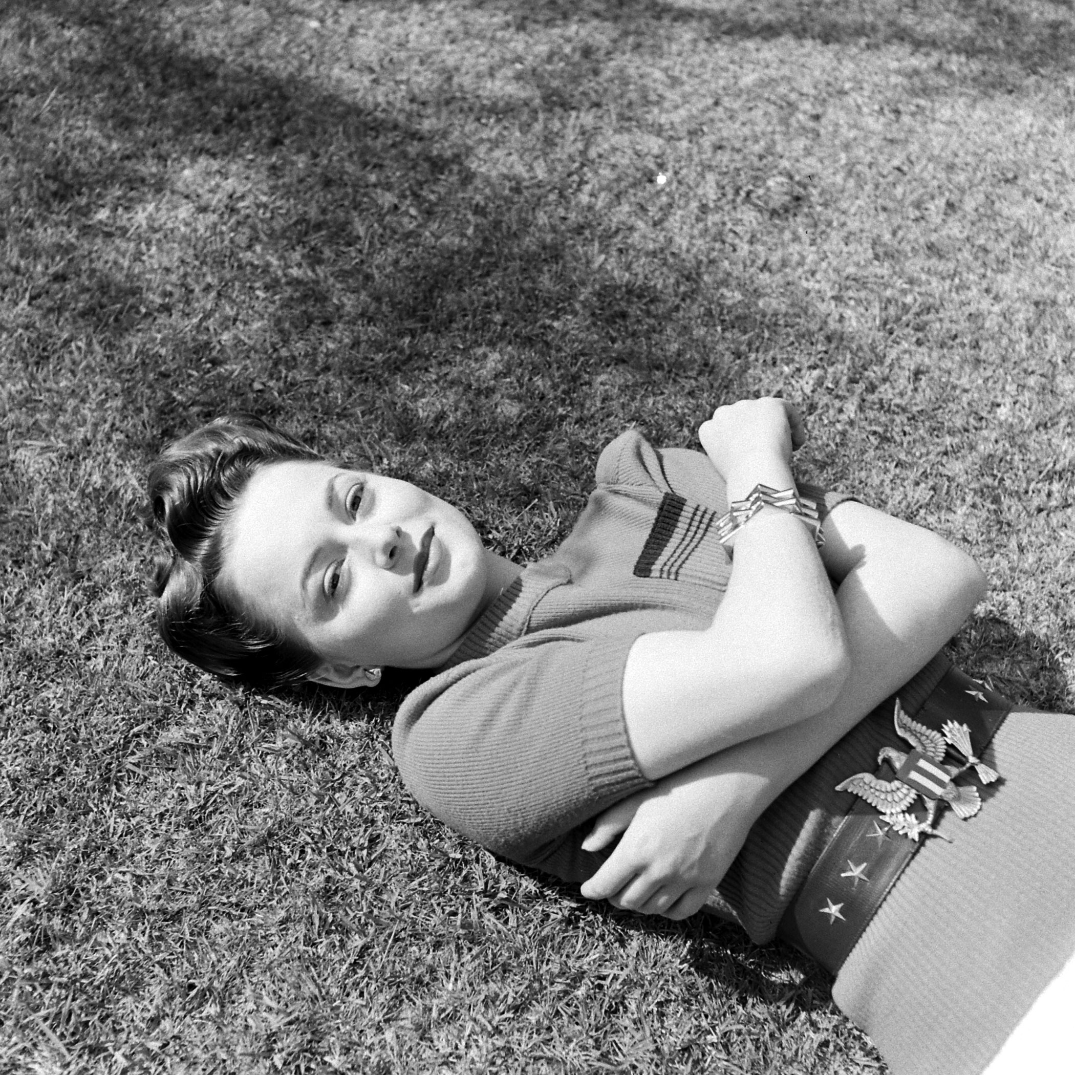 Olivia De Havilland, 1942