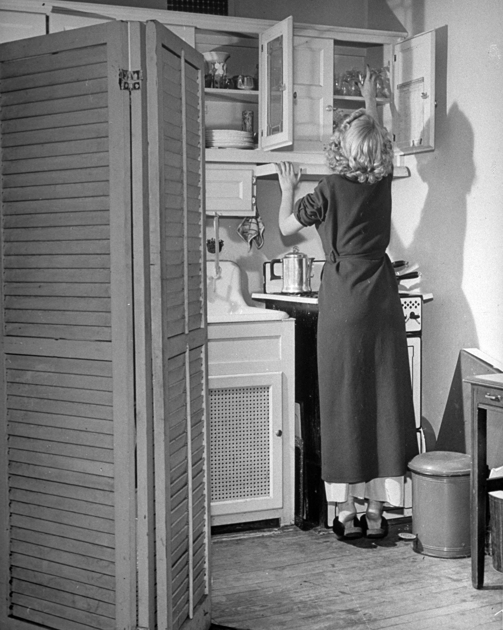 White Collar Girl Photo Essay, 1940