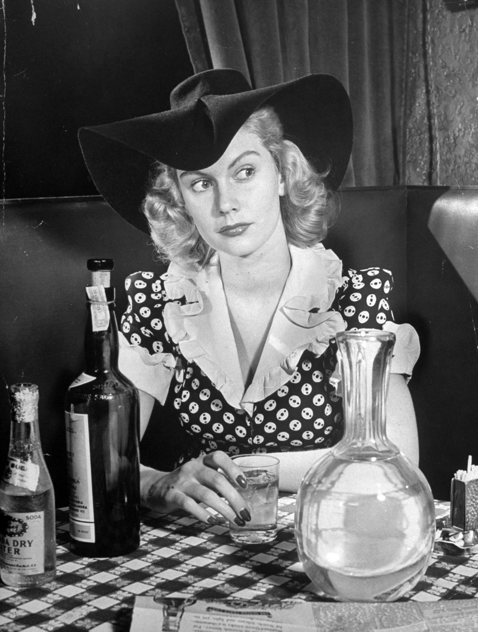 White Collar Girl Photo Essay, 1940